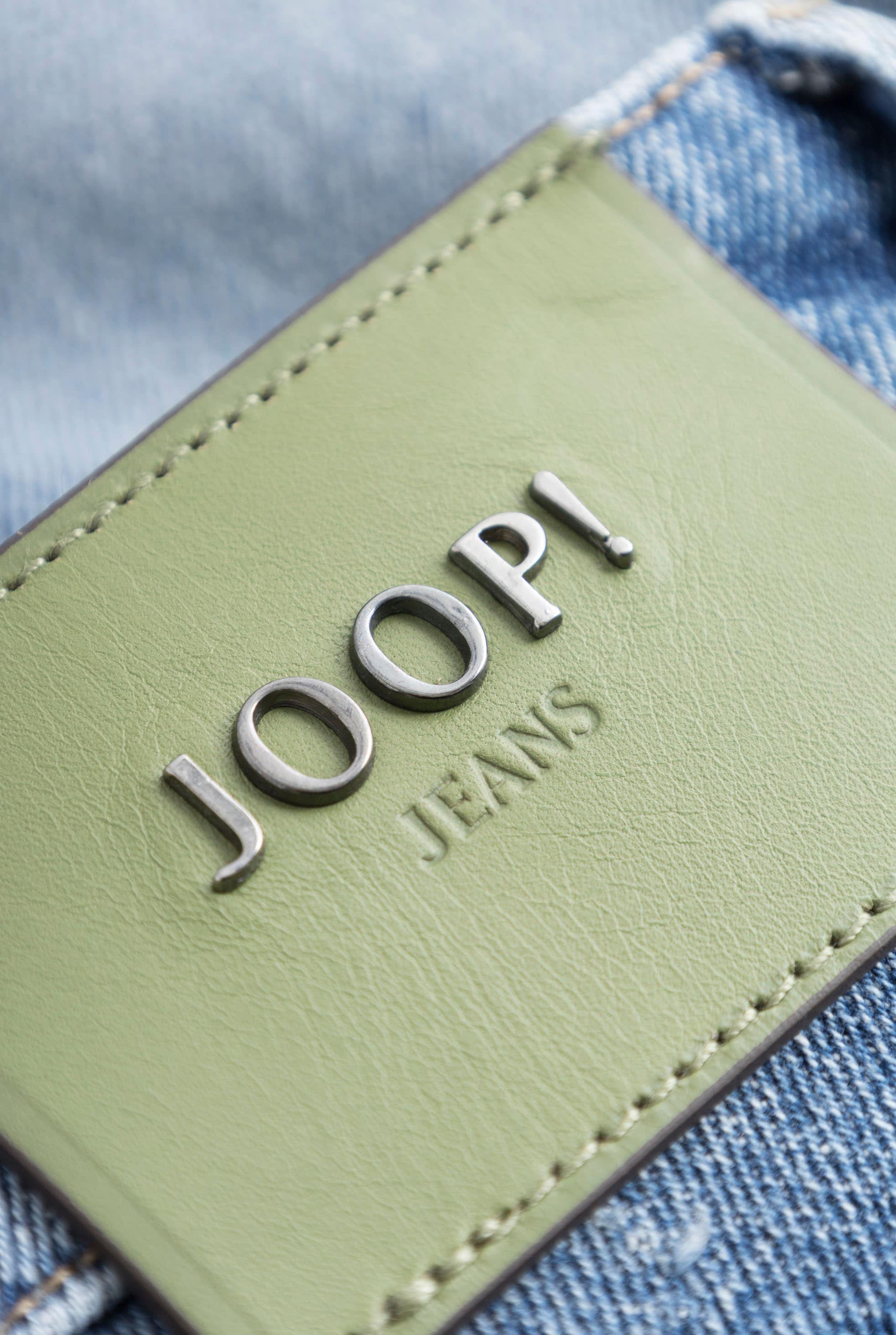 Joop Jeans Straight-Jeans »Mitch«, mit 3D-Logo auf Badge