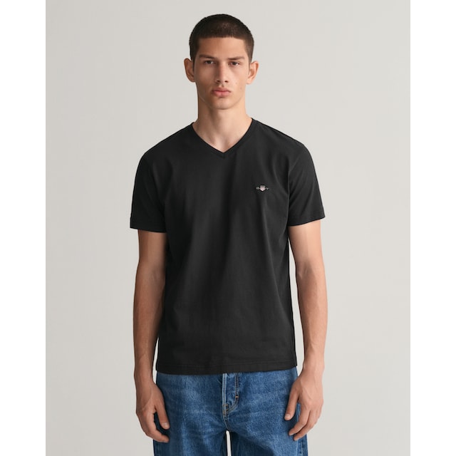 Gant T-Shirt »SLIM SHIELD V-NECK T-SHIRT«, mit einer kleinen Logostickerei  auf der Brust bei ♕