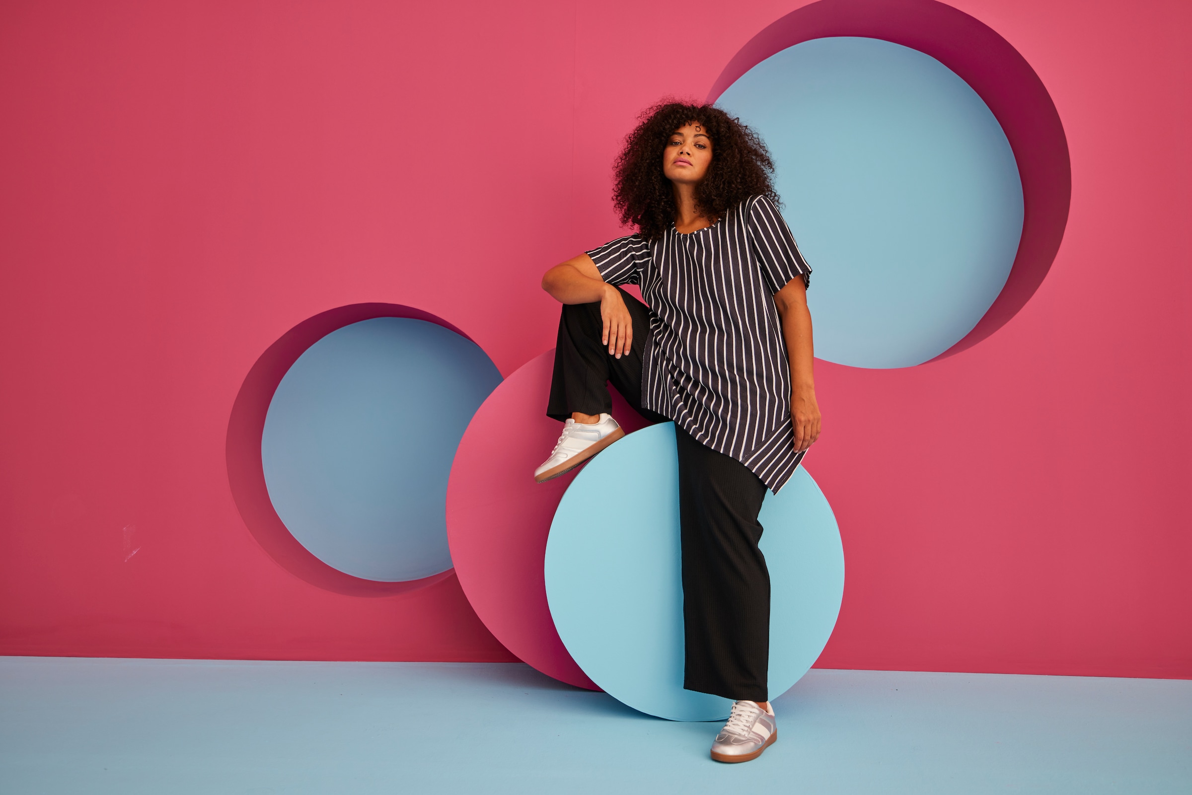 Aniston PLUS Blusenshirt, mit dezenter Streifenlook Struktur - NEUE KOLLEKTION