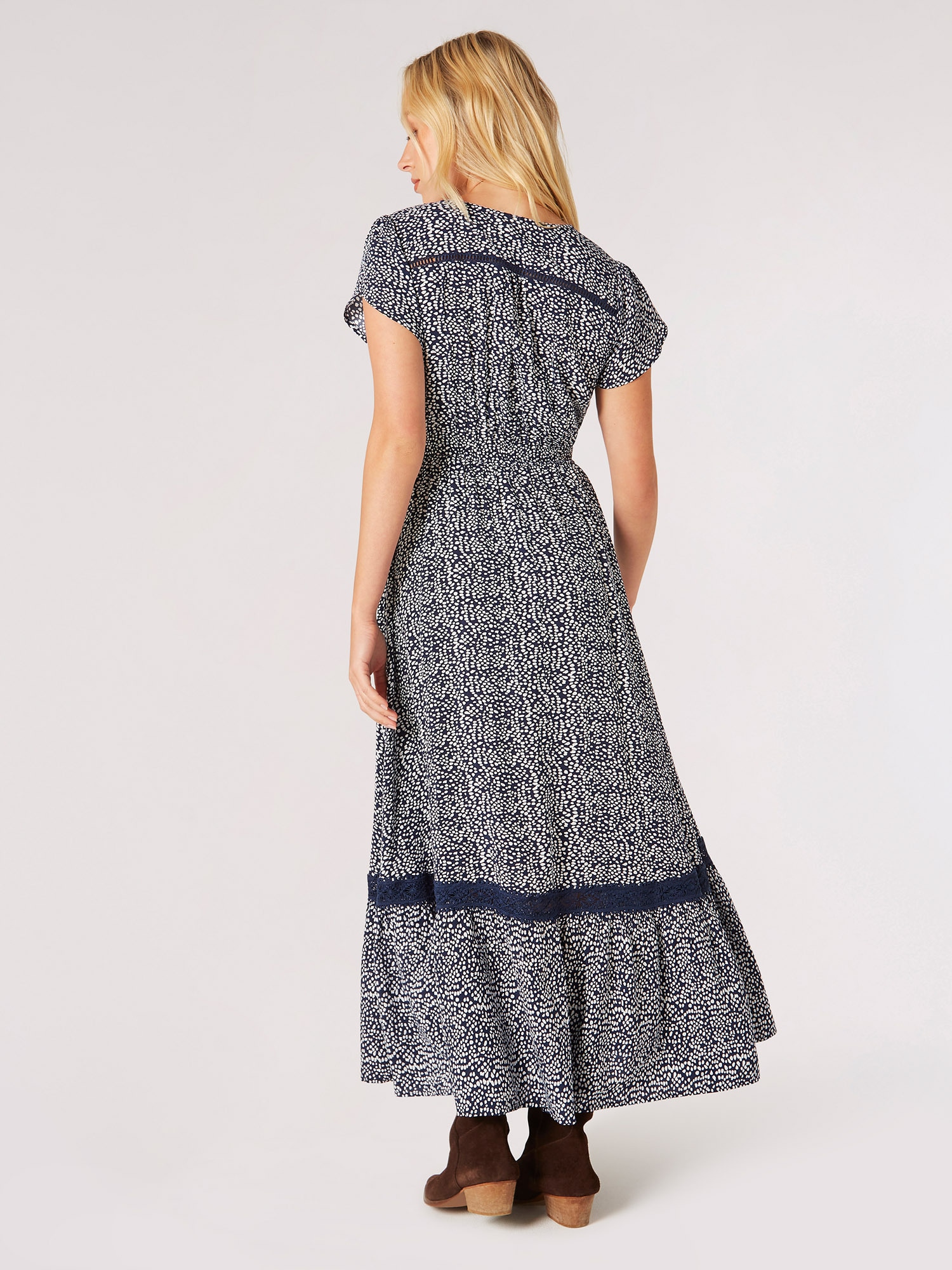 Apricot Druckkleid »Gemustertes Maxikleid« 1 tlg. mit bestickter Bordüre