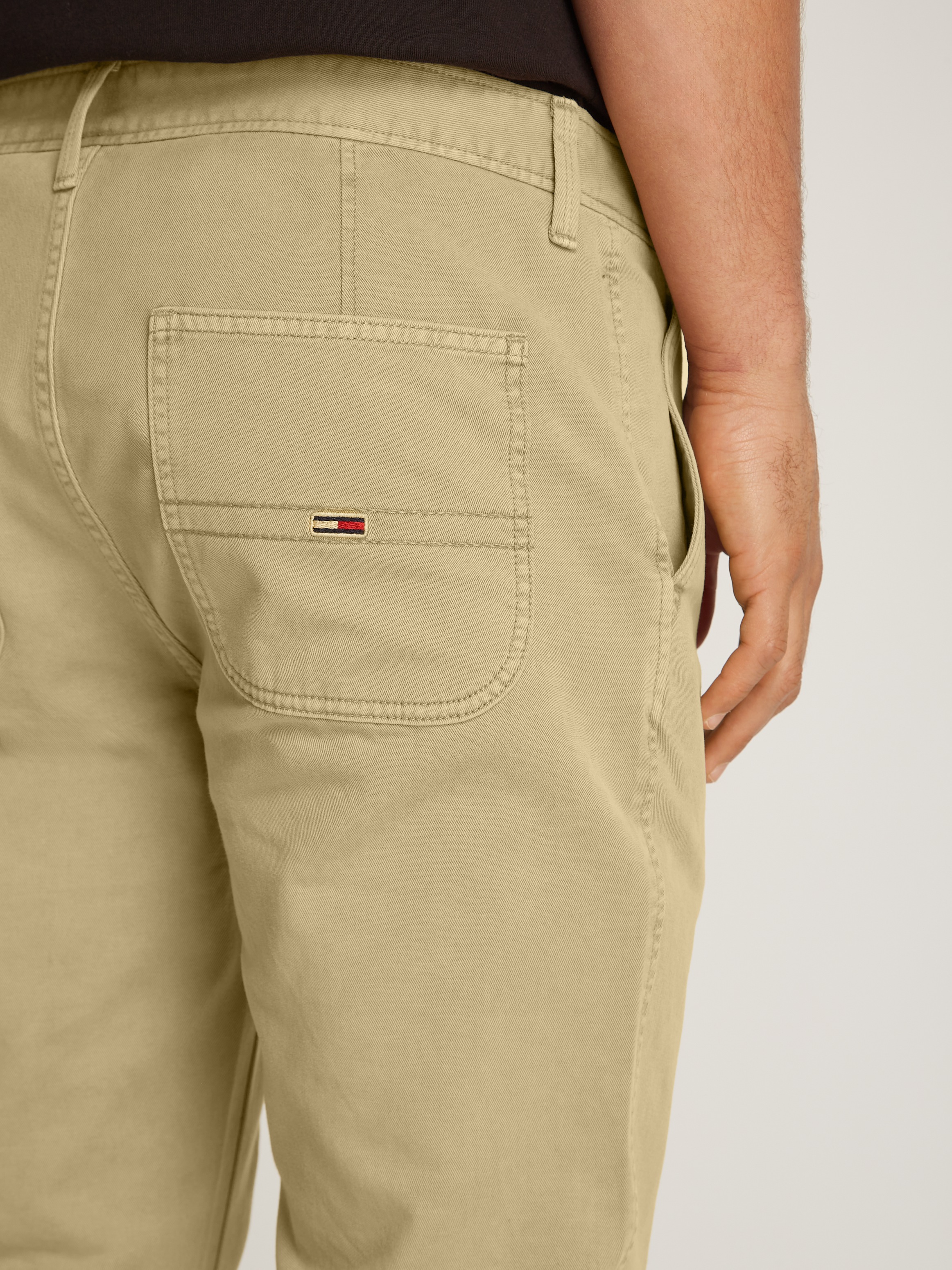 Tommy Jeans Chinohose »TJM RYAN CHINO«, mit Logostickerei