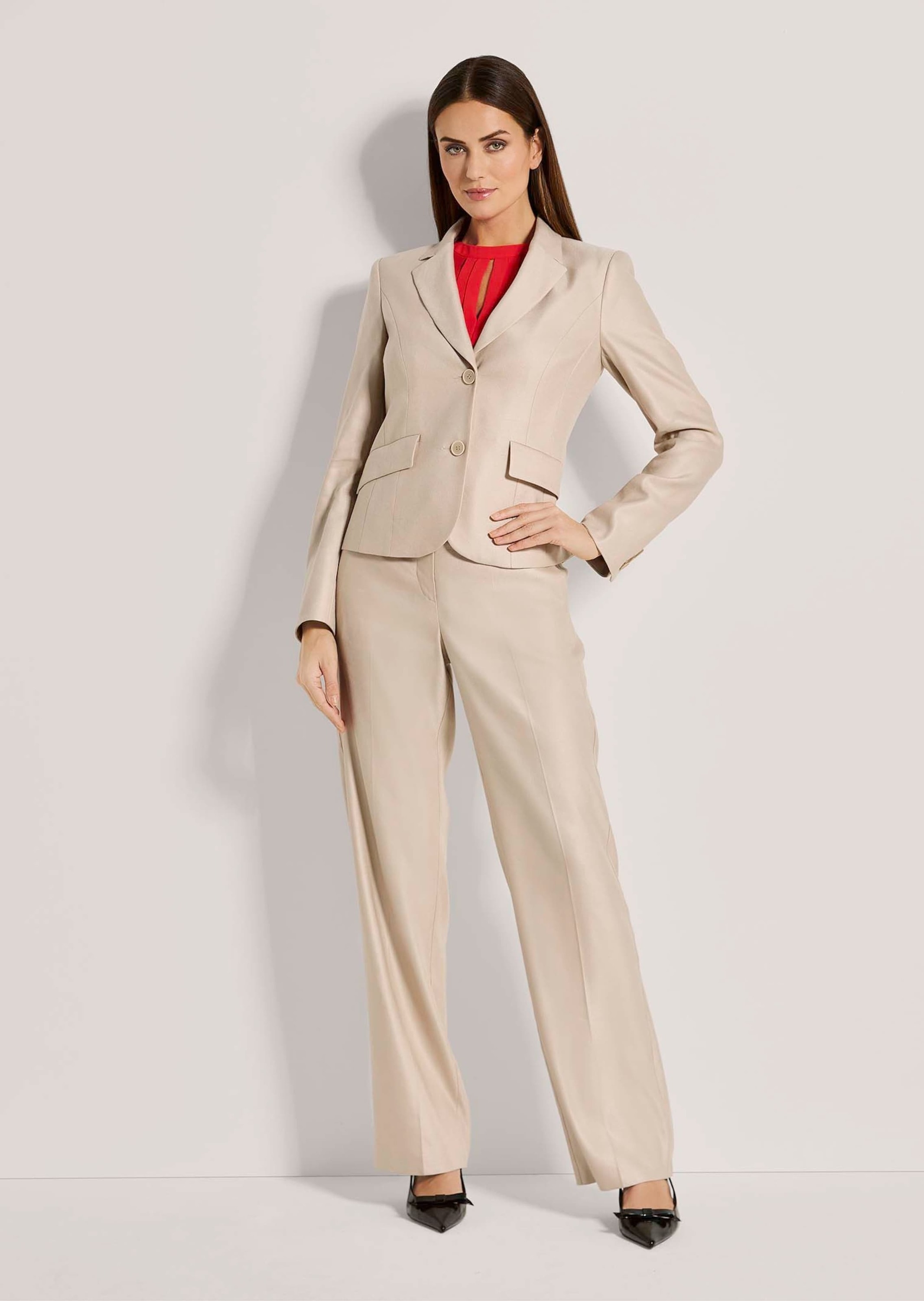 MADELEINE Kurzblazer »Blazer Blazer in modischer Kurzform«