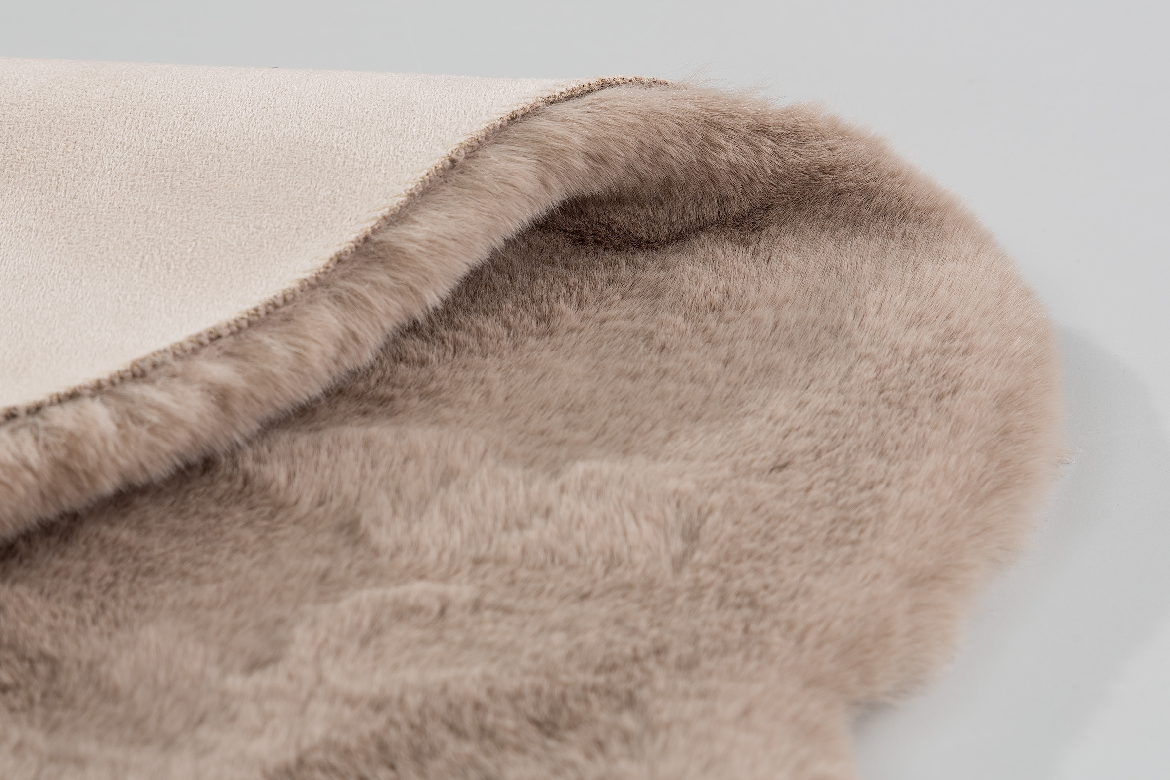 SCHÖNER WOHNEN-Kollektion Fellteppich »Tender« fellförmig 26 mm Höhe weich durch Microfaser, Kaninchenfell Haptik, Kunstfell, waschbar