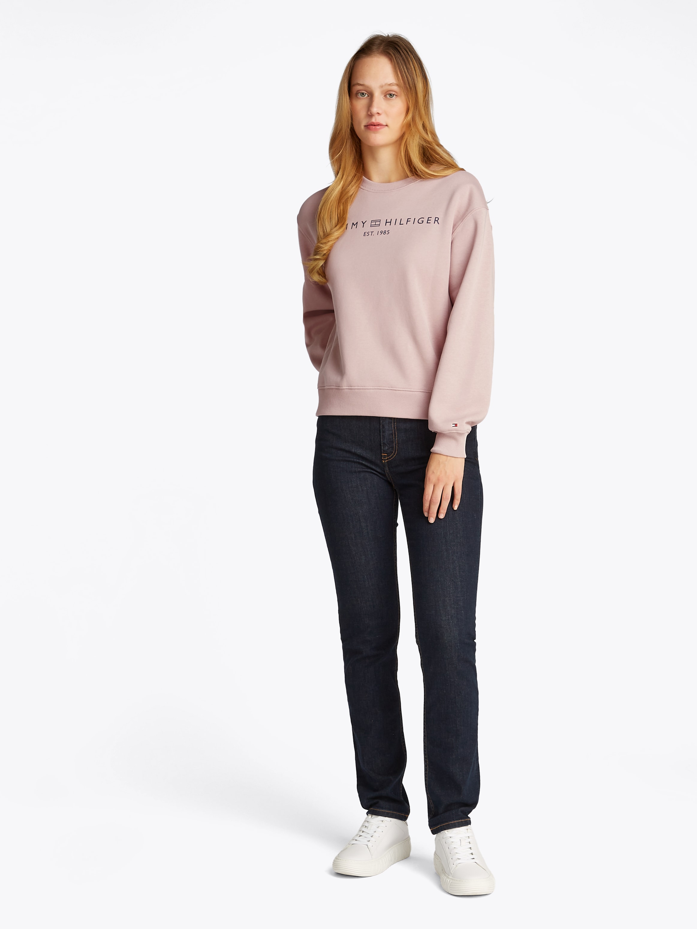 Tommy Hilfiger Sweatshirt »MDRN REG CORP LOGO C-NK SWTSHRT«, mit Logoschriftzug