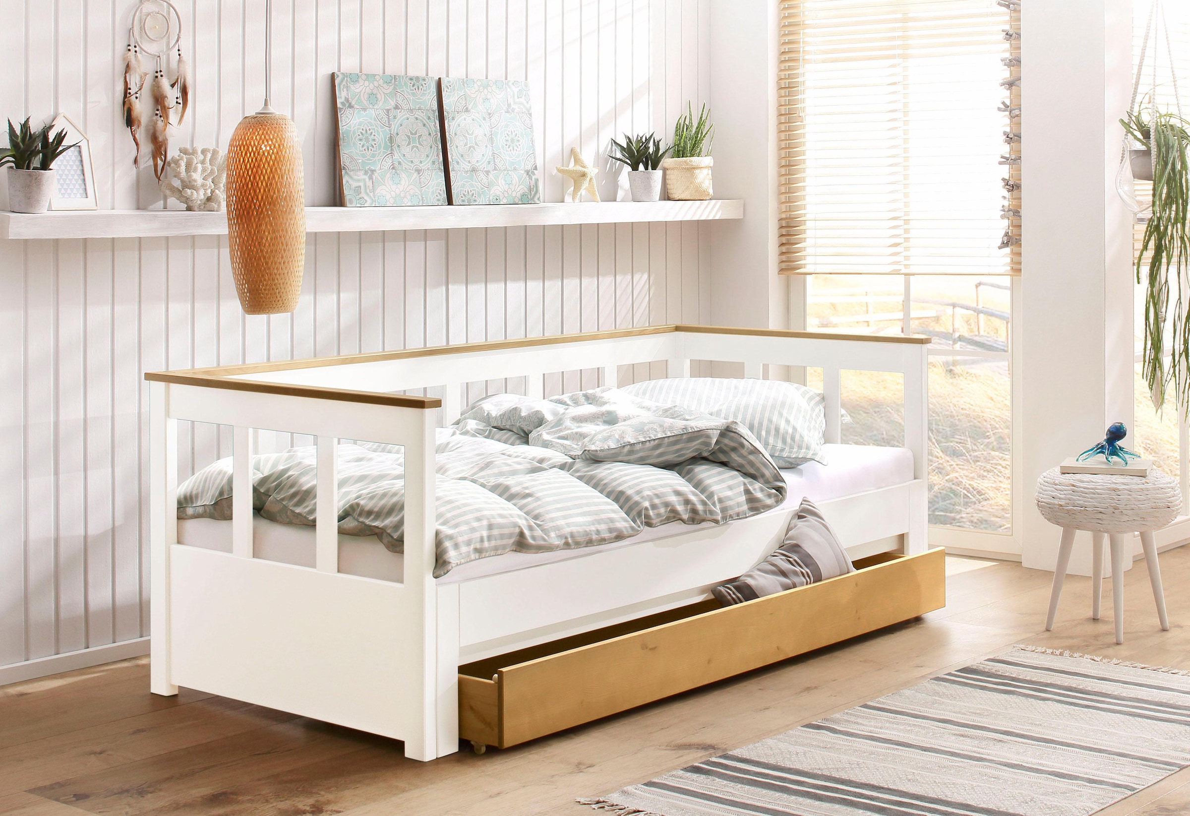 Home affaire Daybett »"AIRA" skandinavisches Design, ideal fürs Jugend- oder Gästezimmer«, Gästebett, mit ausziehbarer Liegefläche, zertifiziertes Massivholz