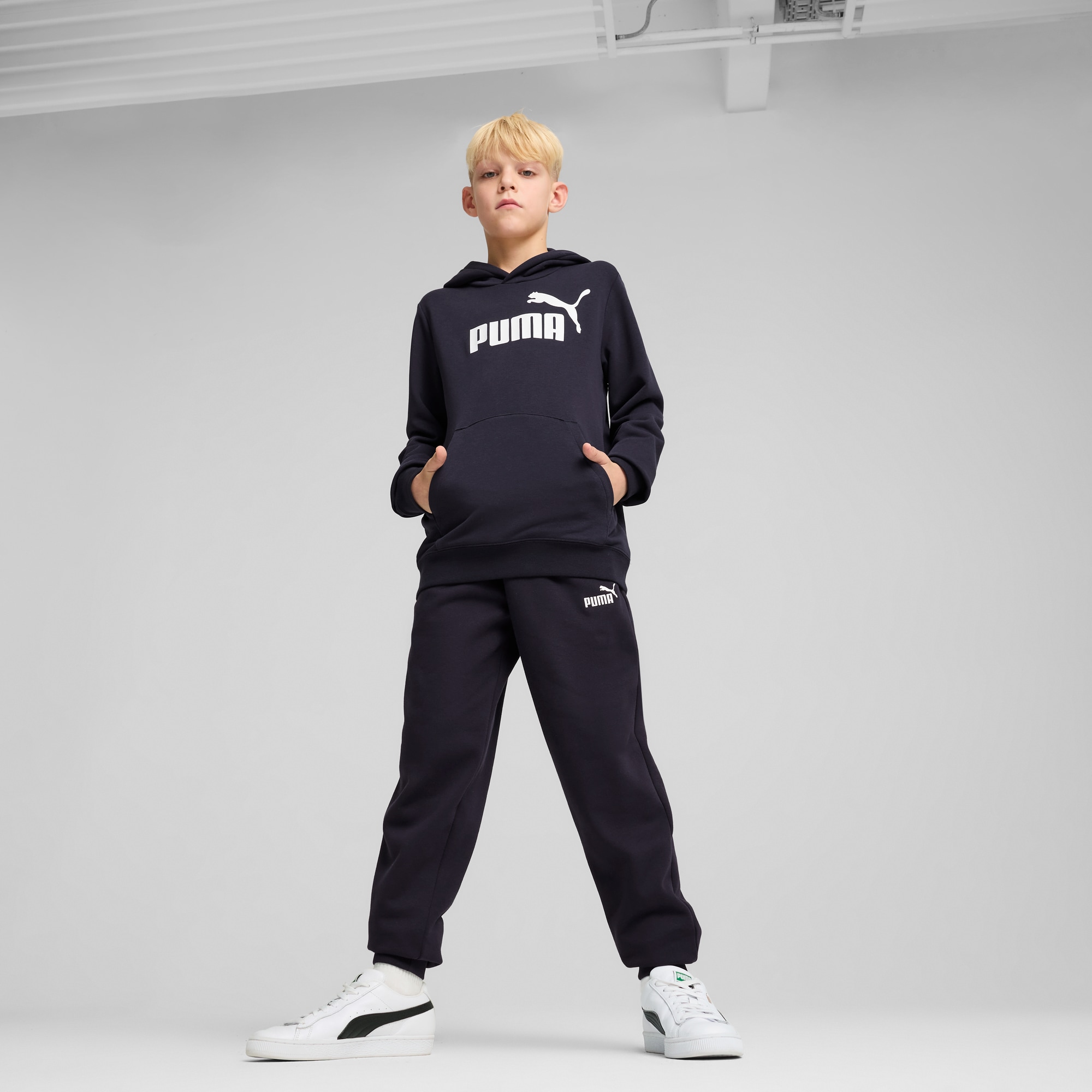 PUMA Trainingshose »ESS NO. 1 LOGO SWEATPANTS FL B«  für Jugendliche, sportlicher Look, mit Eingrifftaschen, Regular Fit