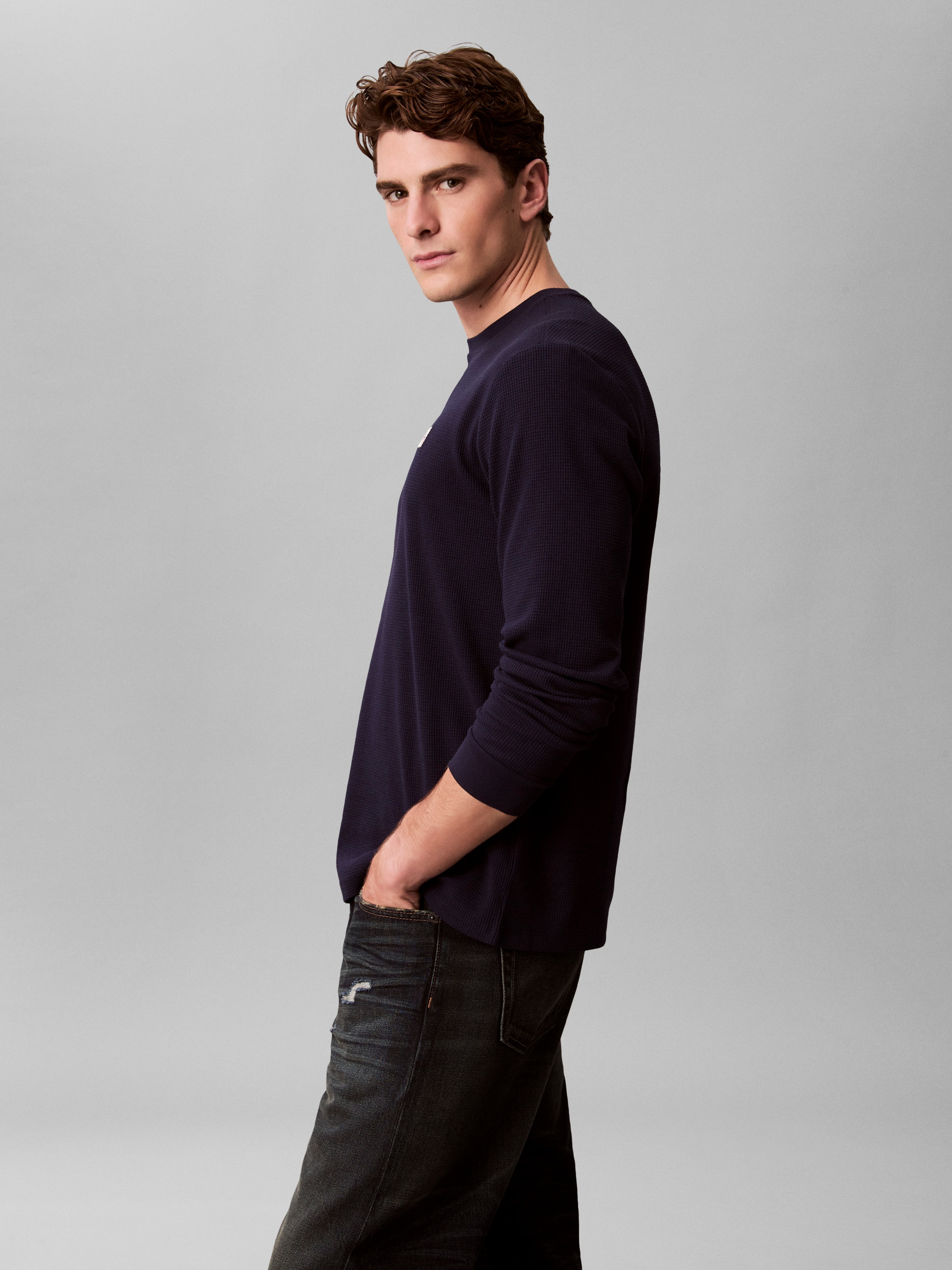 Calvin Klein Jeans Langarmshirt »LS WAFFLE BADGE CREWNK TEE« Mit Rundhalsausschnitt