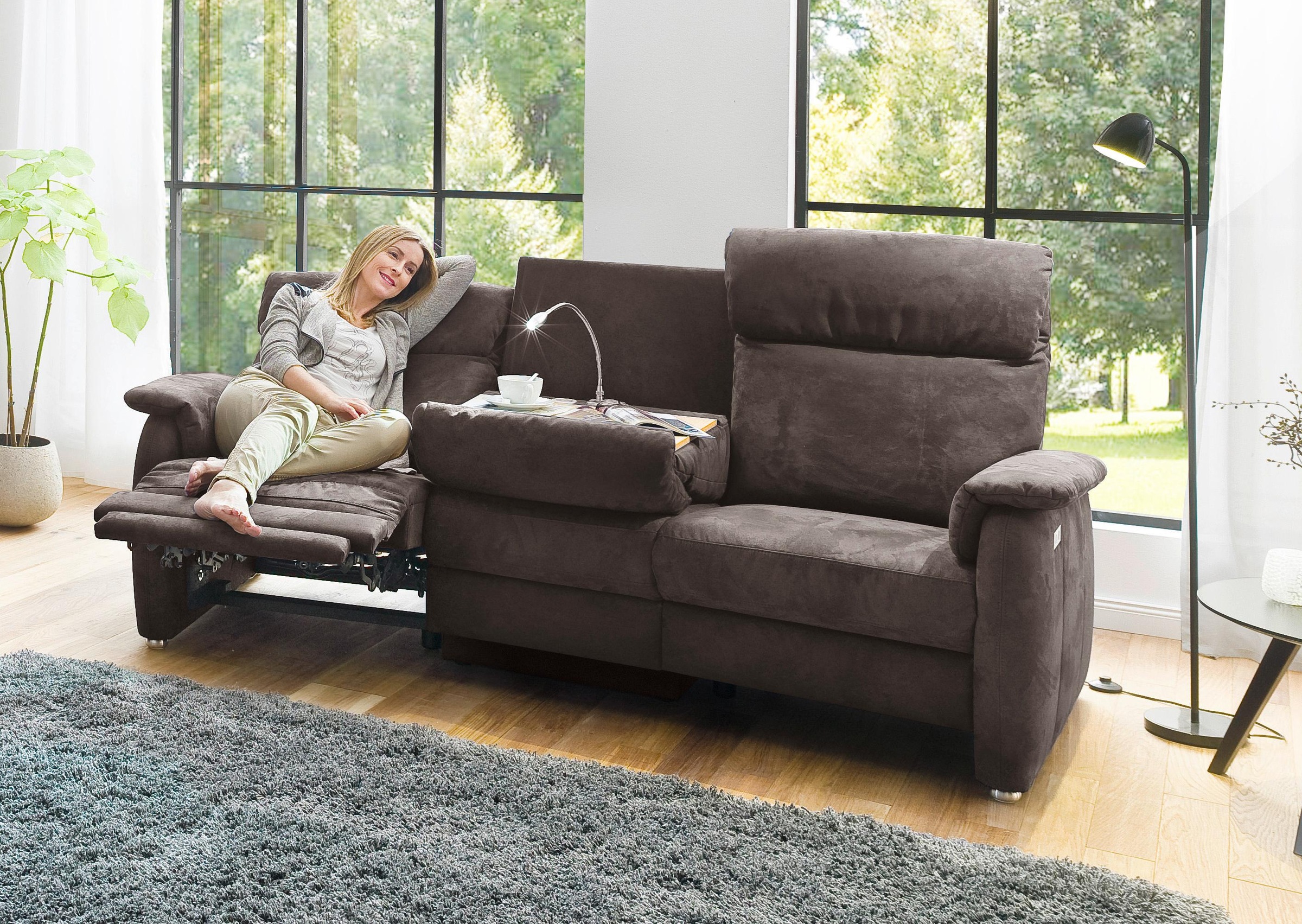 Home affaire Sofa »Turin«, mit motorischer Relaxfunktion, Tisch, Leuchte + USB-Ladestation