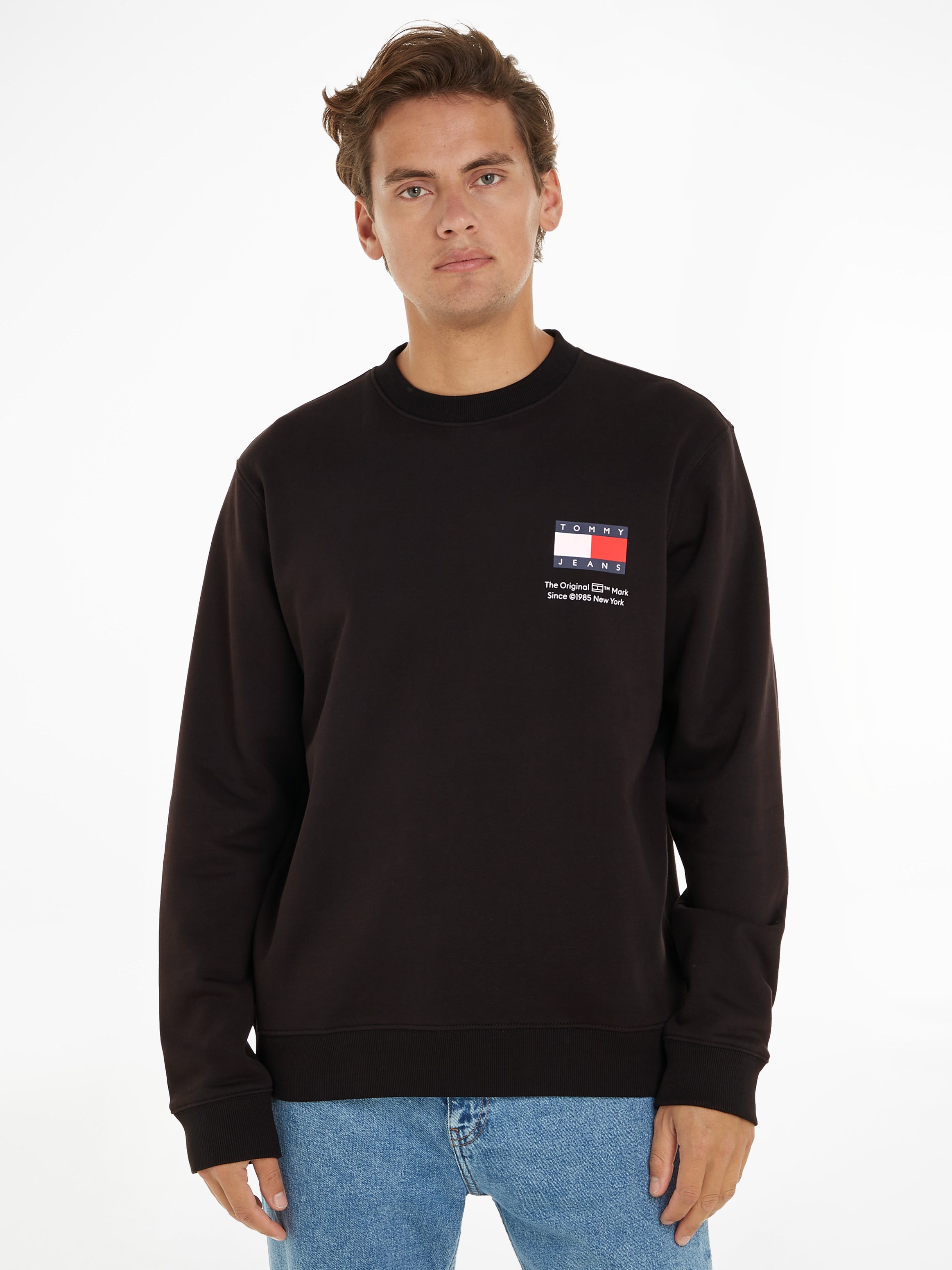 Sweatshirt »TJM REG ESSENTIAL FLAG CNECK EXT«, Rundhals-Sweatshirt mit Logo