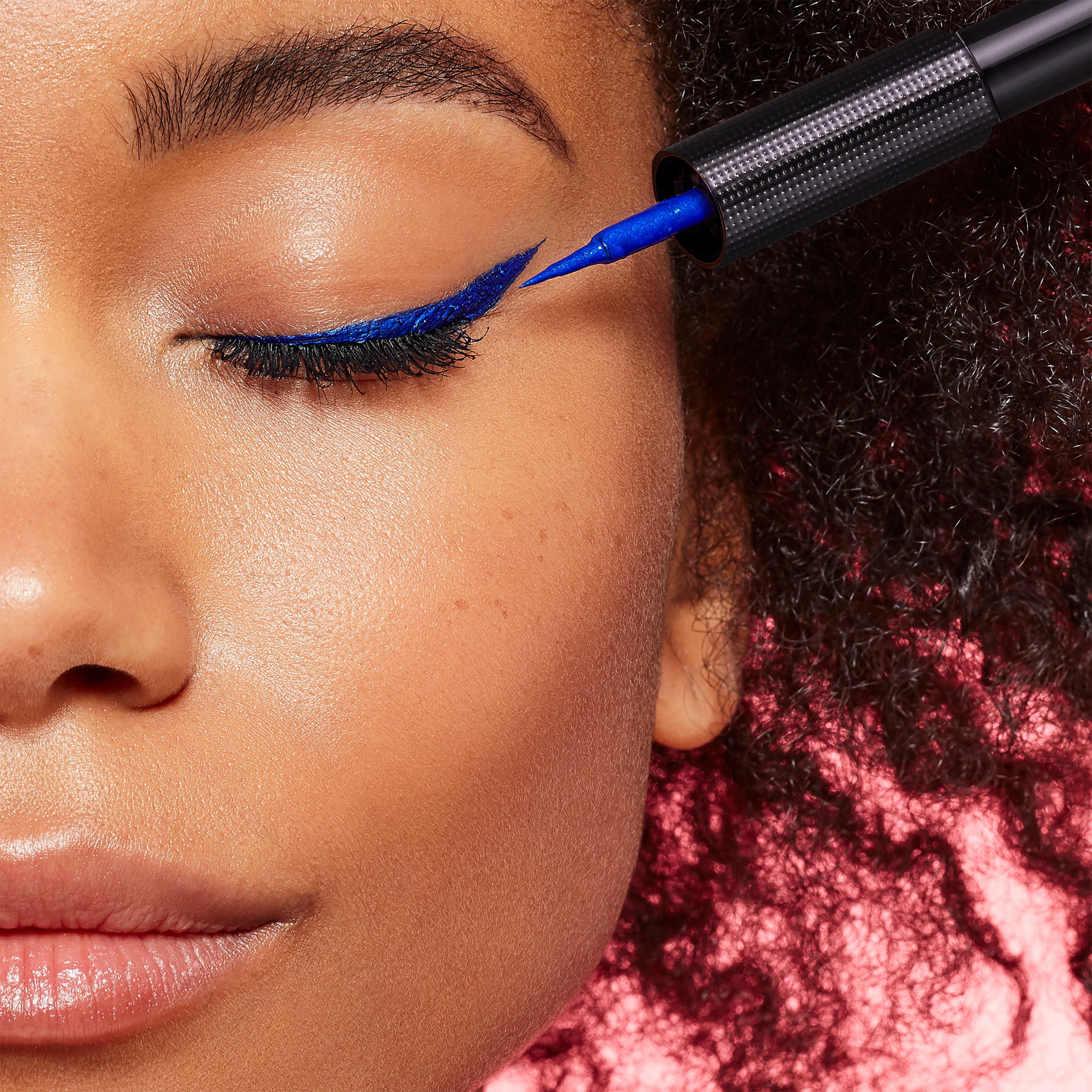 L'ORÉAL PARIS Eyeliner »INFAILLIBLE 24H MATTE LIQUID LINER« sorgt für makellose Linien mit hochglänzendem Finish