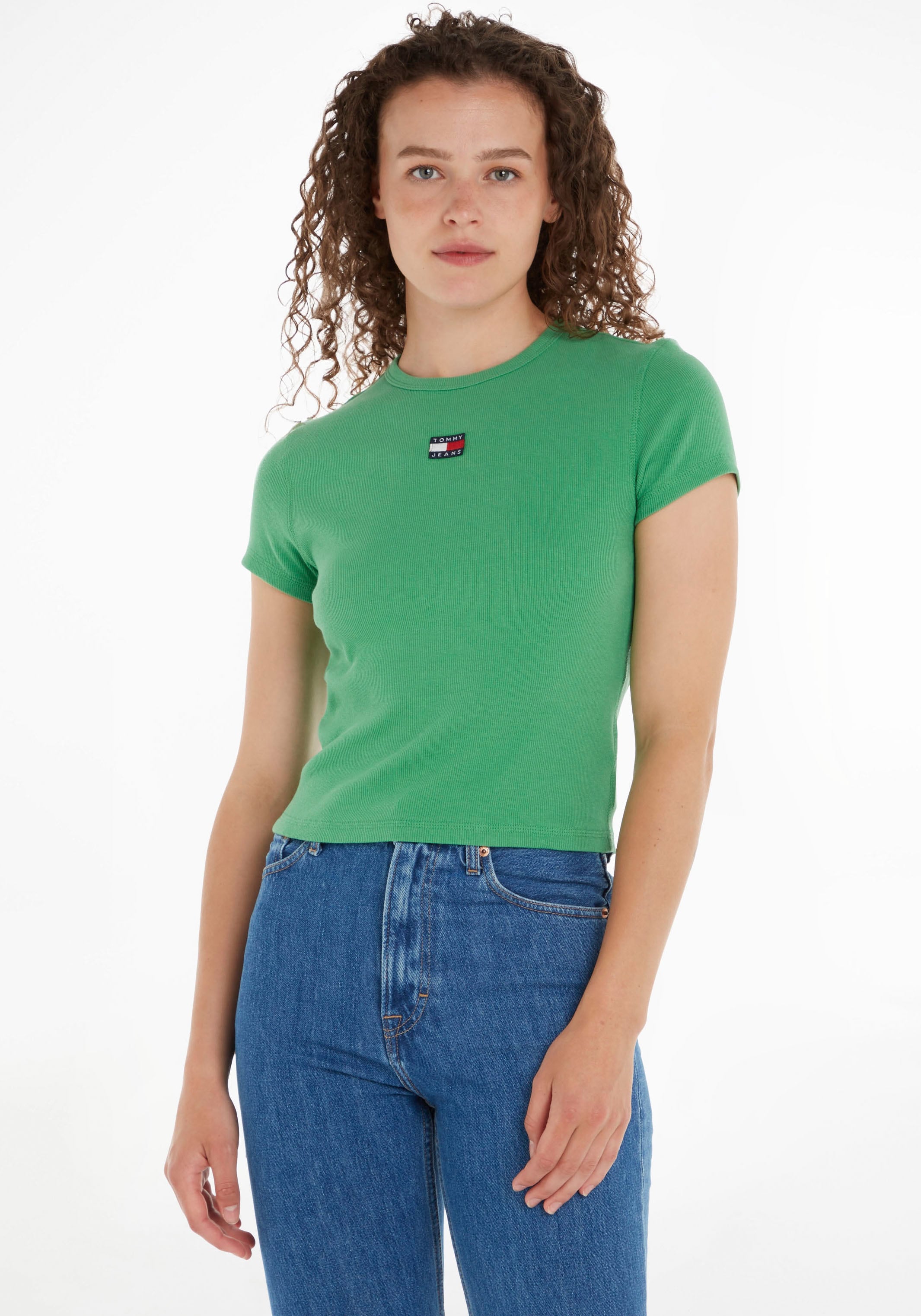 Tommy Jeans T-Shirt »TJW BBY RIB XS BADGE«, mit Logo-Badge bei ♕