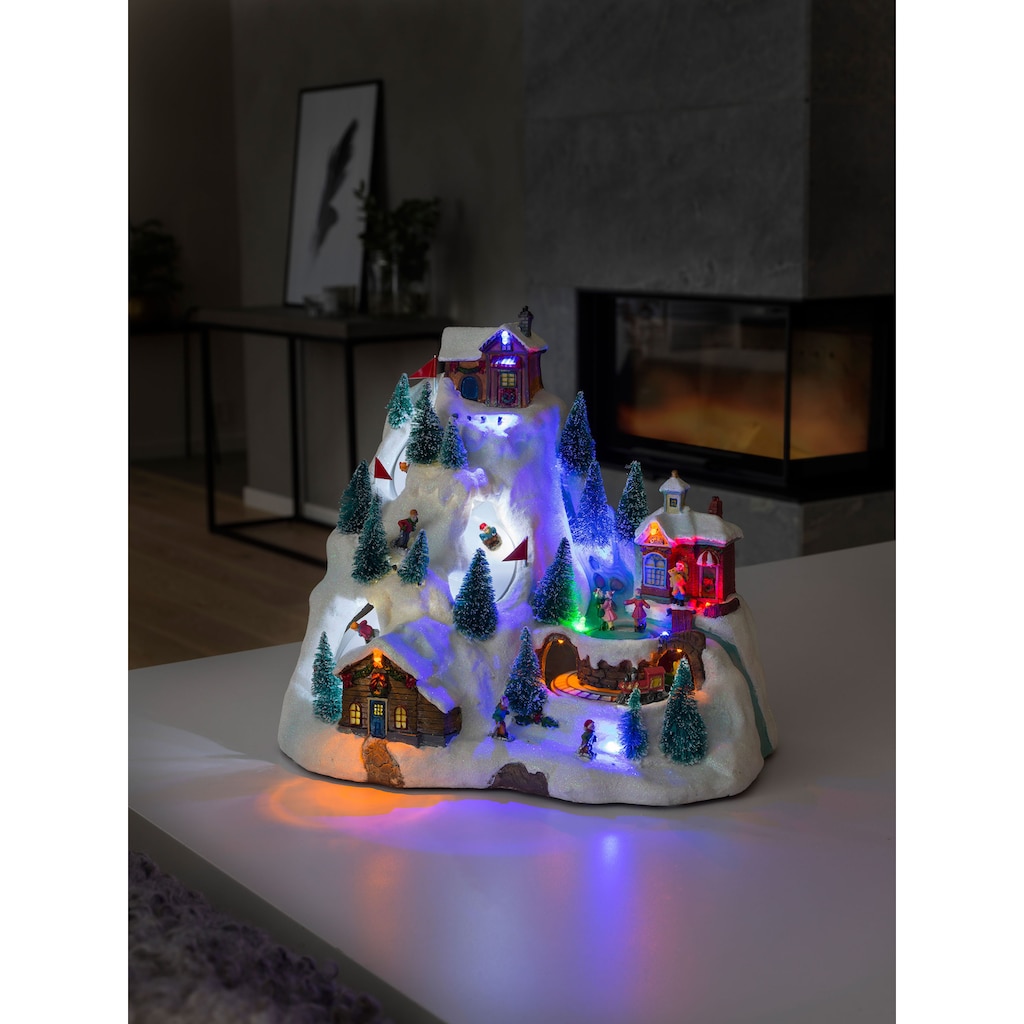 KONSTSMIDE Weihnachtsfigur »Weihnachtsdeko«, LED Szenerie Skipiste, m. Animation + 8 klassischen Weihnachtsliedern