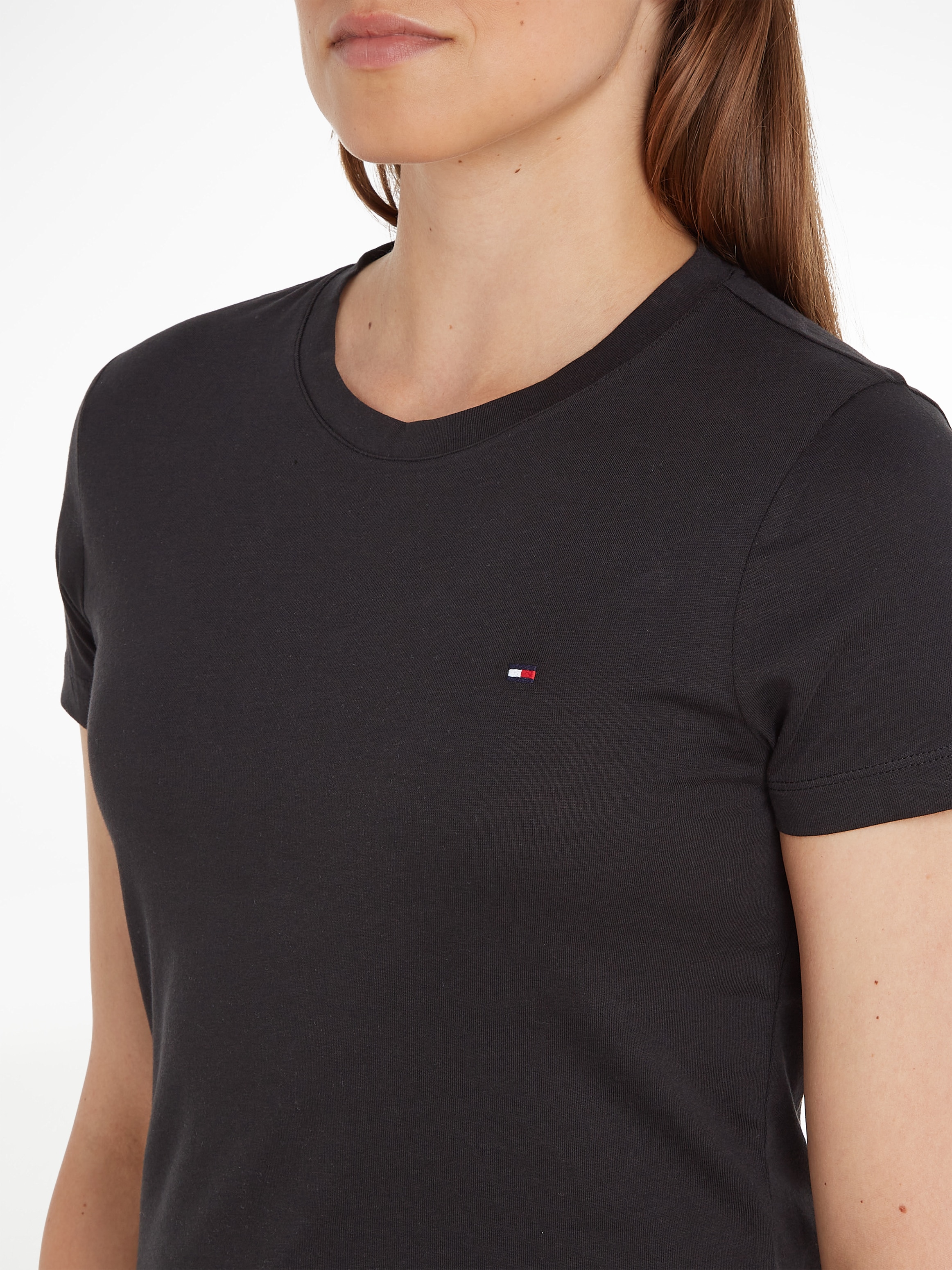 Tommy Hilfiger T-Shirt »HERITAGE CREW NECK TEE«, mit Tommy Hilfiger Logo-Flag auf der Brust