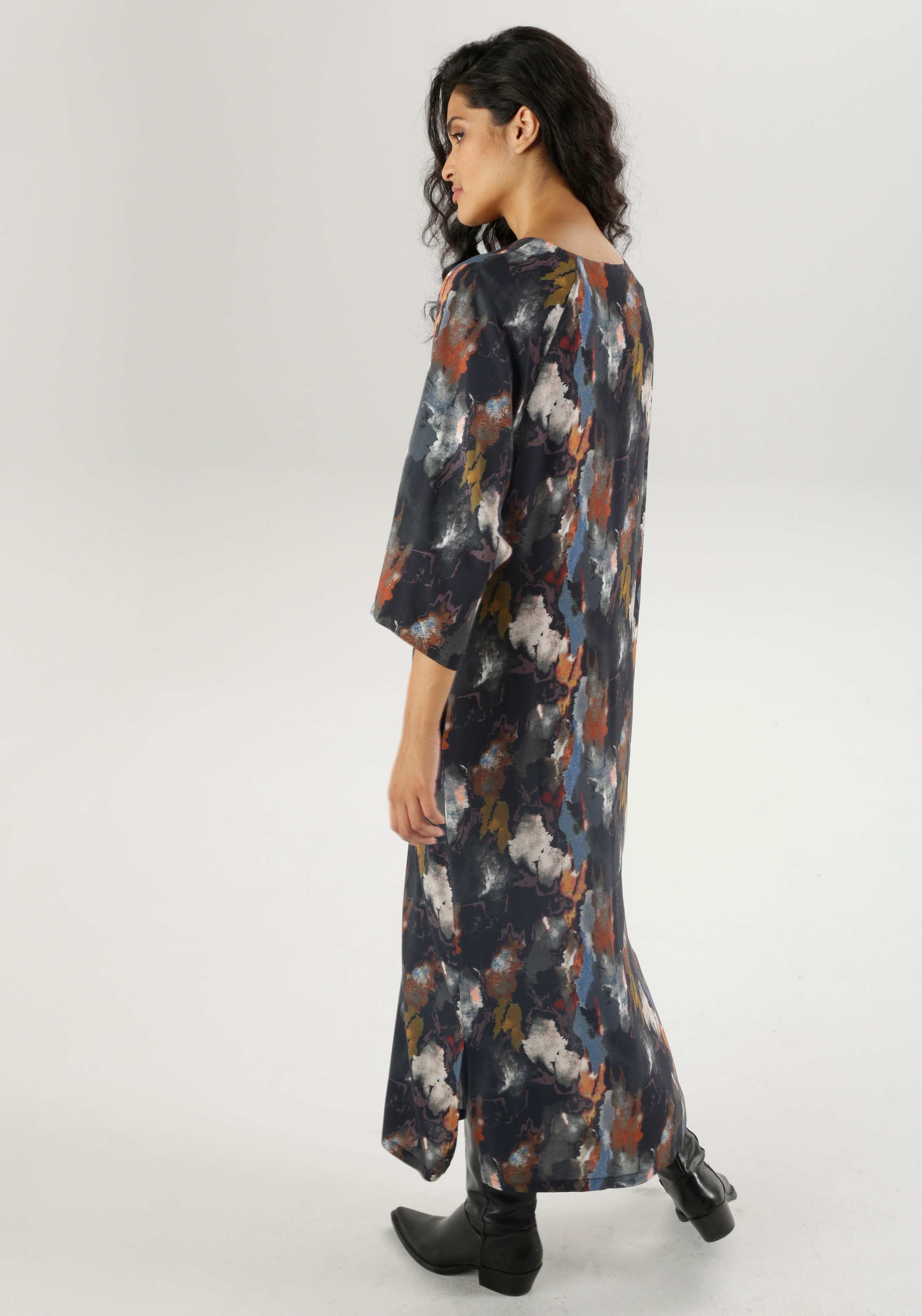 Aniston CASUAL Blusenkleid, mit extravagantem, grafischen Batik-Muster