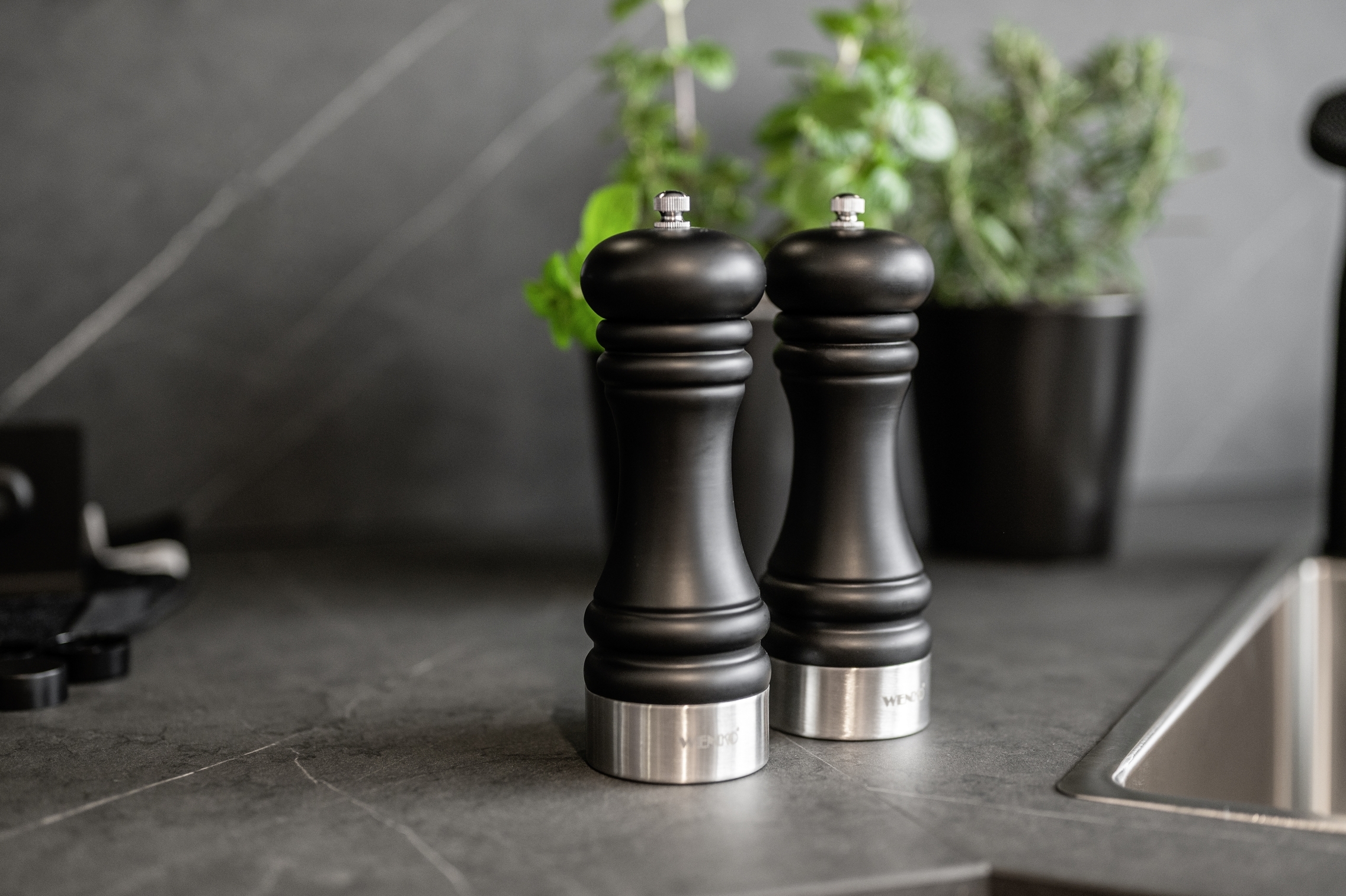 WENKO Salz-/Pfeffermühle »Modell Sali« Salzmühle mit Handmahlwerk aus Keramik, ideal für BBQ und Grill