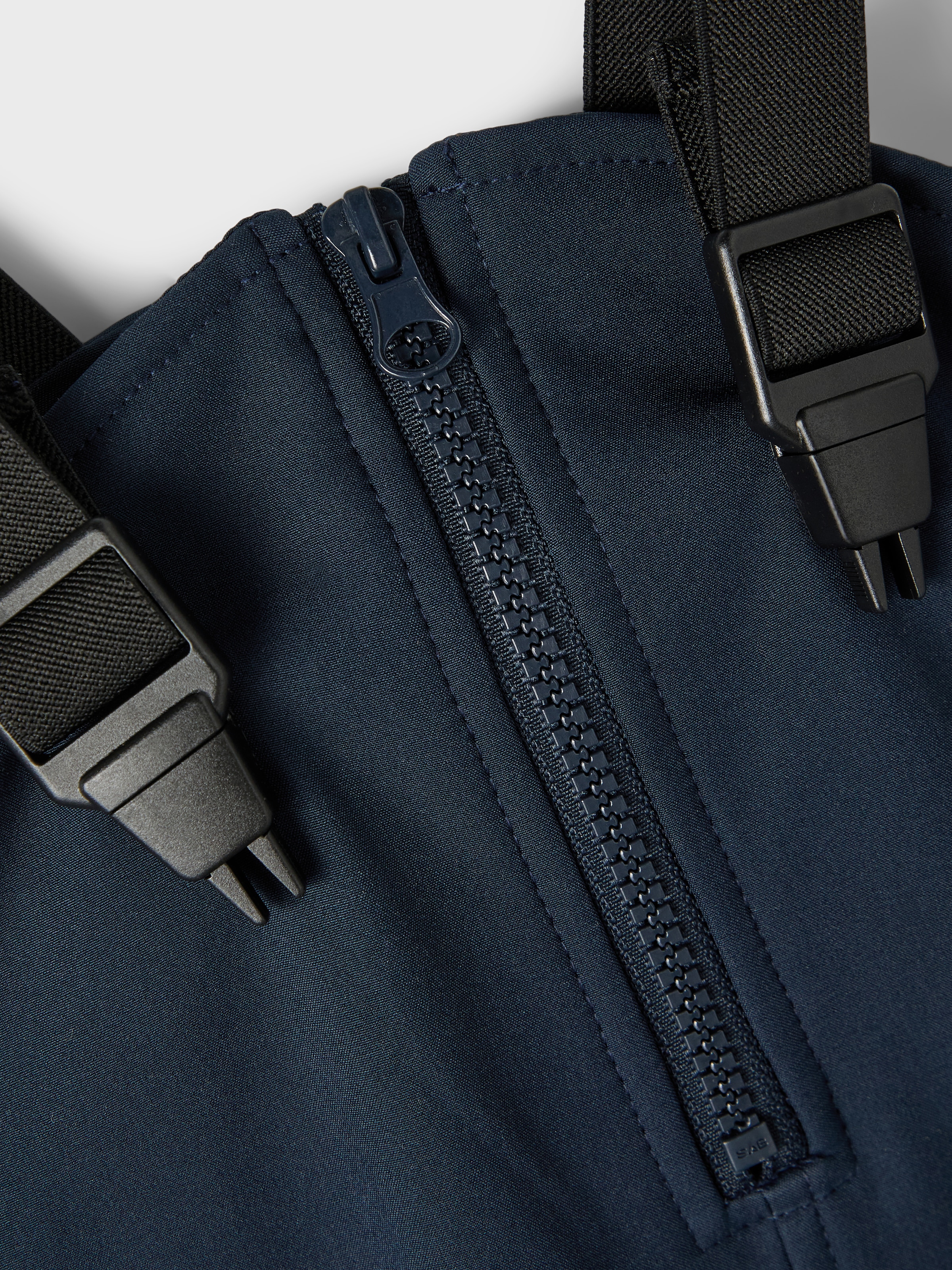 Name It Regenhose »NMNALFA08 SOFTSHELL BIB PANT SOLID FO«  mit dekorativen und reflektierenden Details