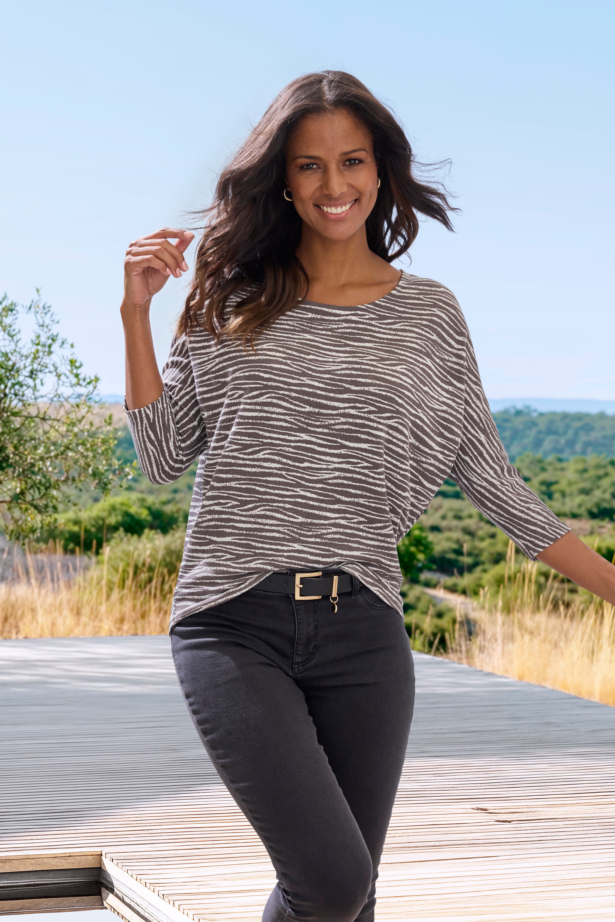 LASCANA 3/4-Arm-Shirt »mit modischem Zebra-Muster« aus weichem Viskose-Strick