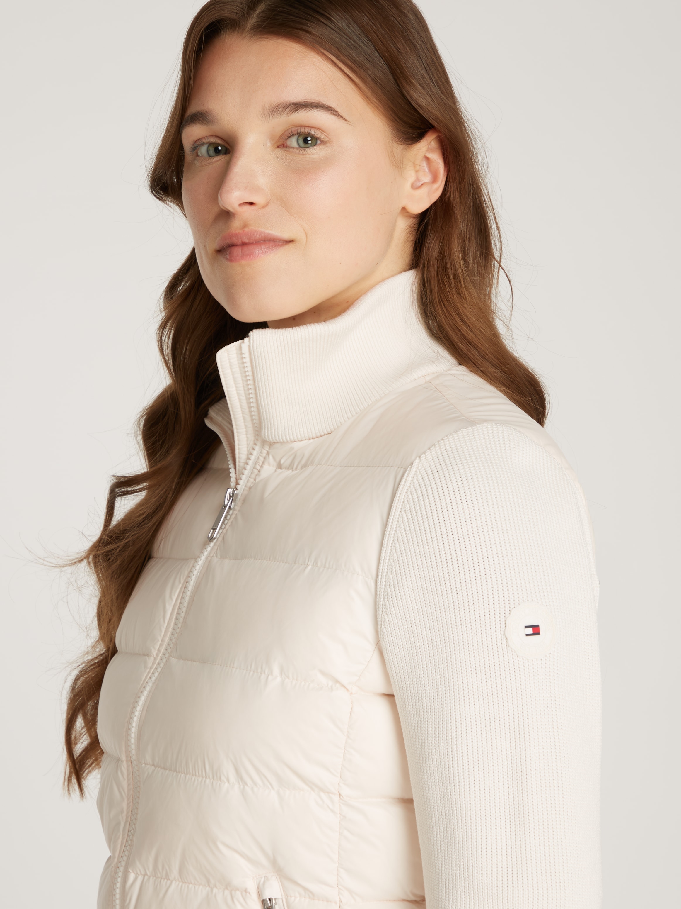 Tommy Hilfiger Steppjacke »LW DOWN FEMININE GLOSS KNIT JKT«, mit leichter Wattierung