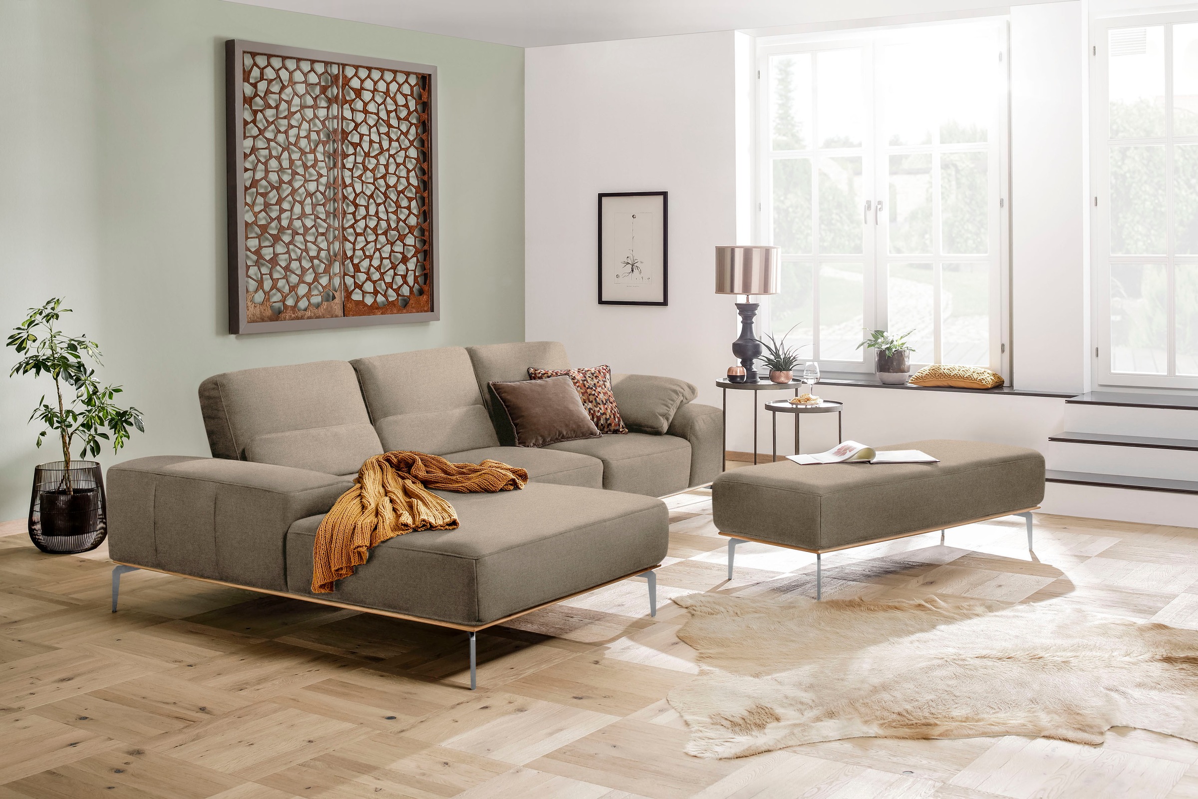 W.SCHILLIG Polsterhocker mit elegantem Holzsockel, Füße in Chrom glänzend, Breite 150 cm