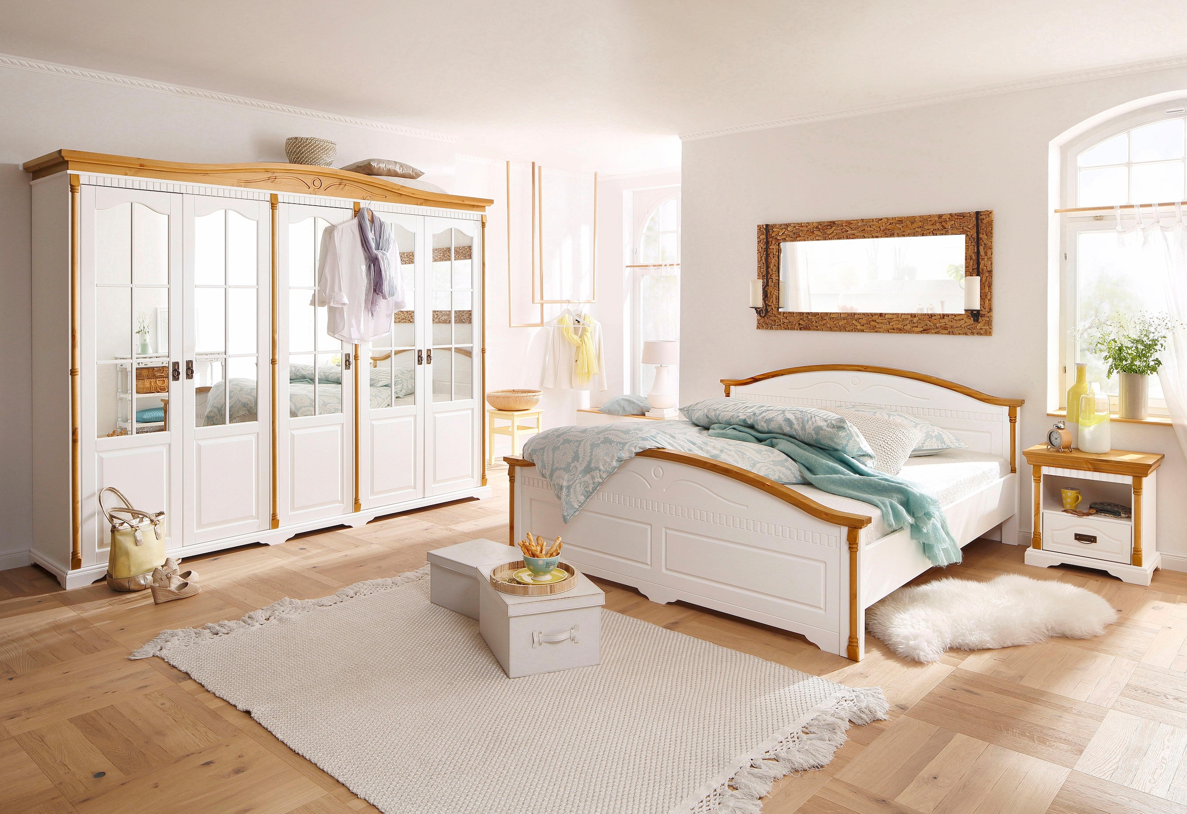 Home affaire Massivholzbett »Graz, hohe Belastbarkeit, klassischer Landhausstil, FSC® zertifiziert«, (Breite/Belastbarkeit 180cm/220 KG, 90cm/=120KG), mit dekorativen Fräsungen, inklusive Lattenrost
