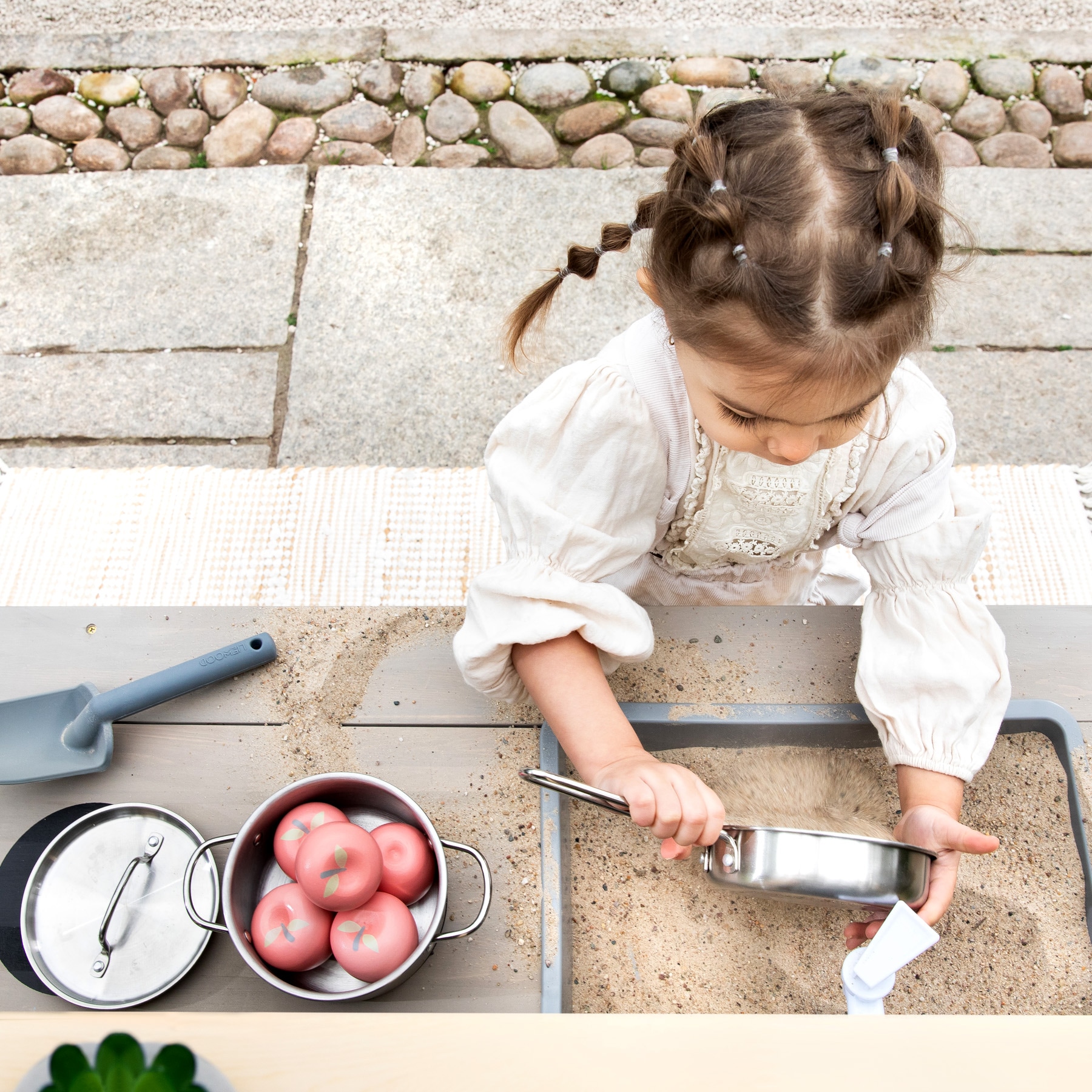 MUDDY BUDDY® Outdoor-Spielküche »Big Leo«, natur - warmgrau; FSC® - schützt Wald - weltweit