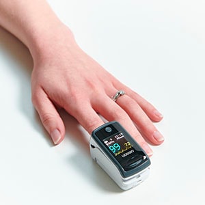 Omron Pulsoximeter »P300 Intelli IT Bluetooth-Fingerpulsoximeter«, zur Messung der Sauerstoffsättigung (SpO2) mit zugehöriger App