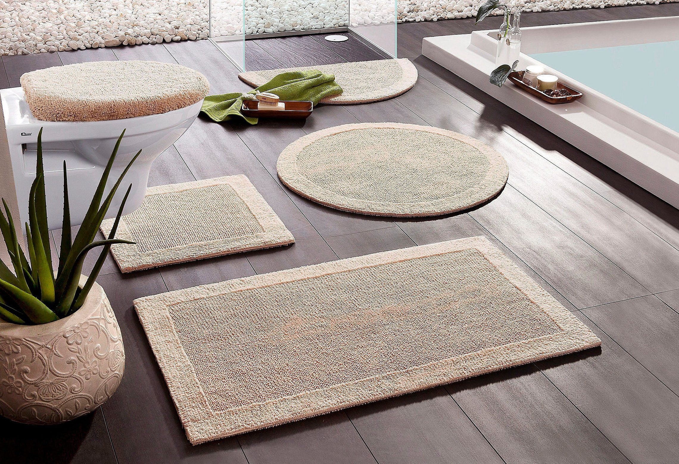 my home Badematte »Kapra, Badvorleger, Badezimmer Teppich«, beidseitig nutzbar-fußbodenheizungsgeeignet-strapazierfähig, mit Bordüre, Badteppich, Badematte