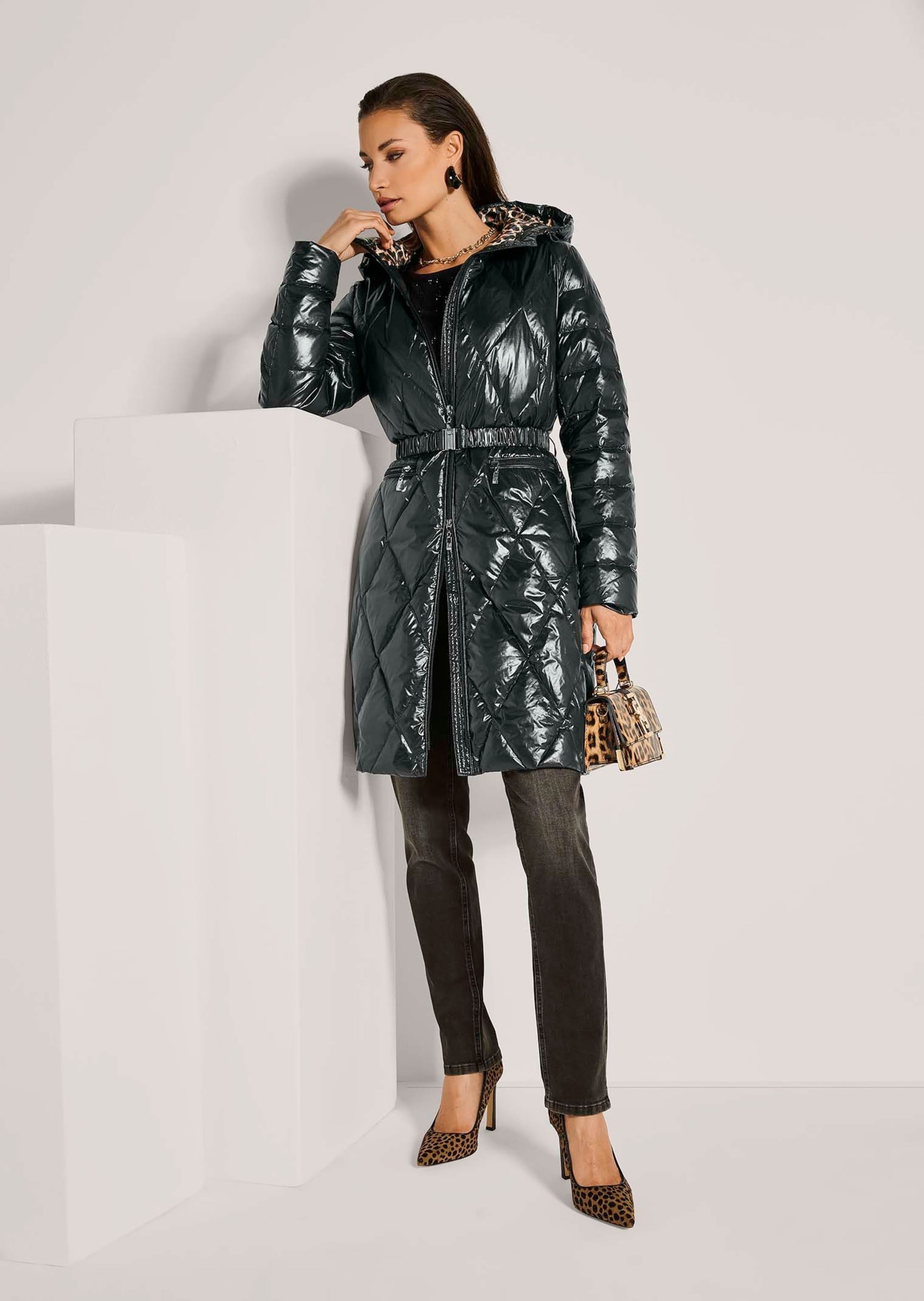 MADELEINE Steppjacke »Steppmantel Elegante Winterjacke mit Rauten-Stepp« Kaputze, Leo-Futter, Gürtel,