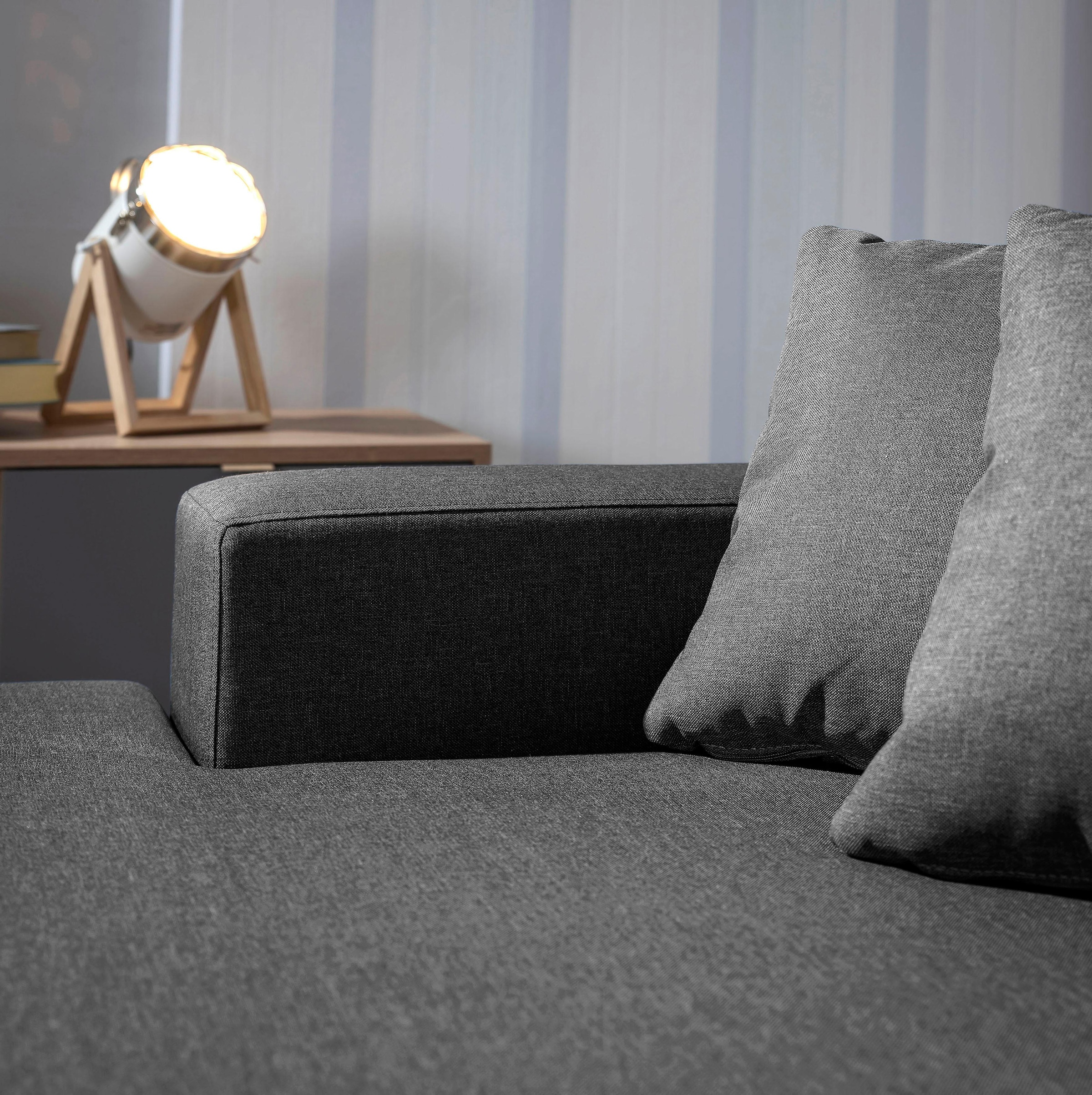 Max Winzer® Ecksofa »Flori Set inkl. Hocker, guter Sitzkomfort, aktuelles Design«, (Spar-Set, Ecksofa und Hocker), elegant mit abgewinkelten Chromfüßen, inklusive Zierkissen