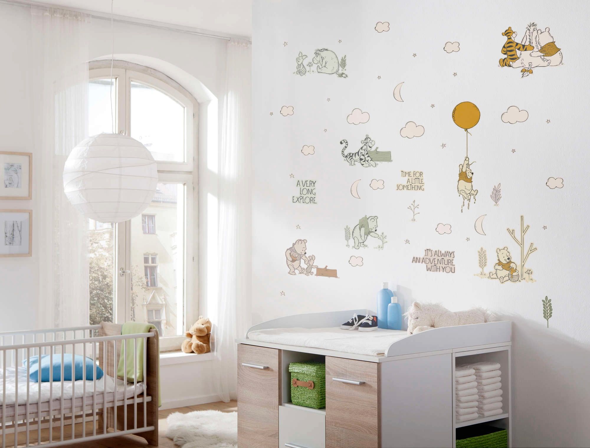 Komar Wandtattoo »Winnie the Pooh Woodland - Größe 50 x 70 cm« selbstklebend, Wandsticker, Kinderzimmer