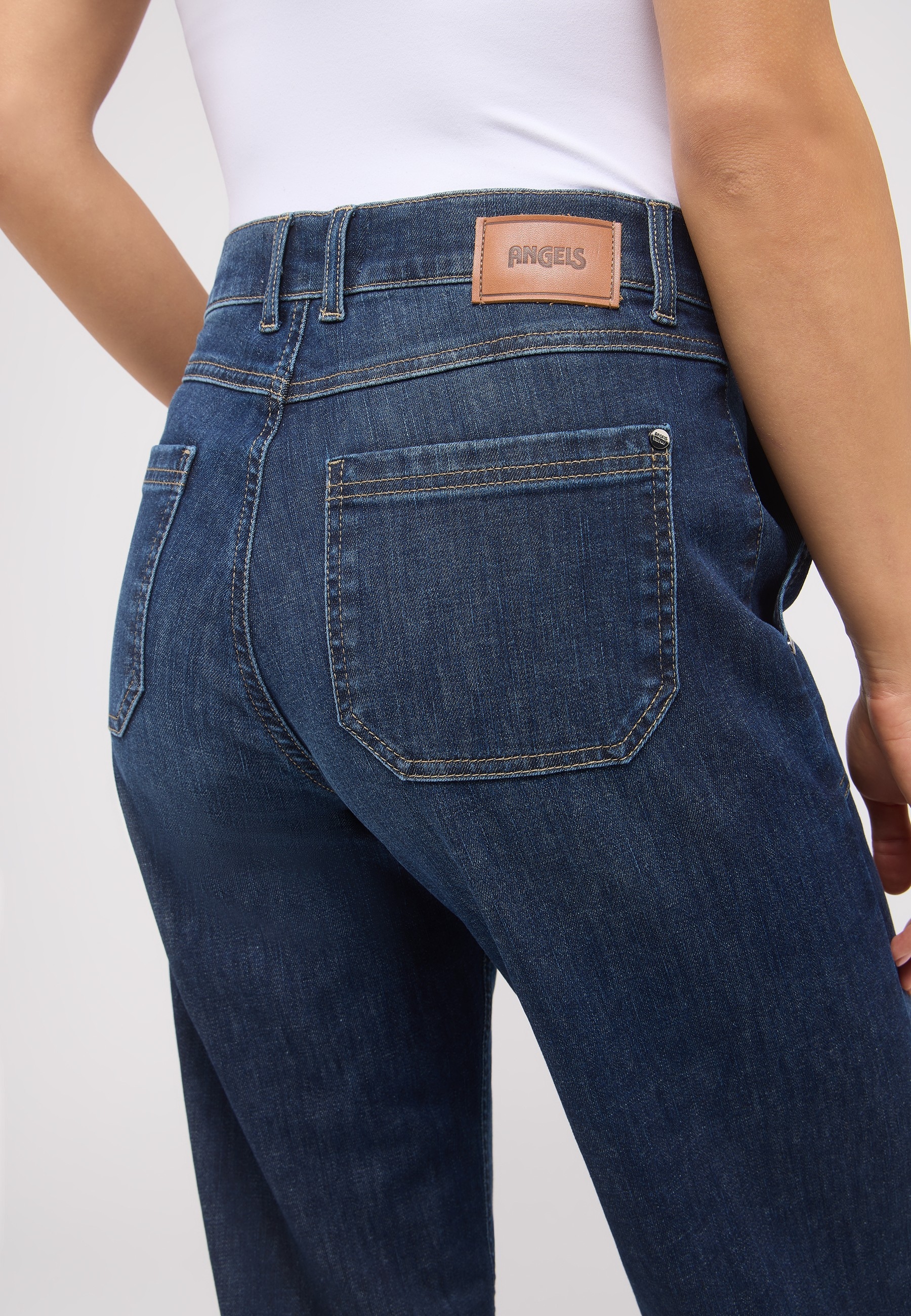 ANGELS Relax-fit-Jeans »LIZ WORKER«, mit großen Vordertaschen und Fade-Out Effekten