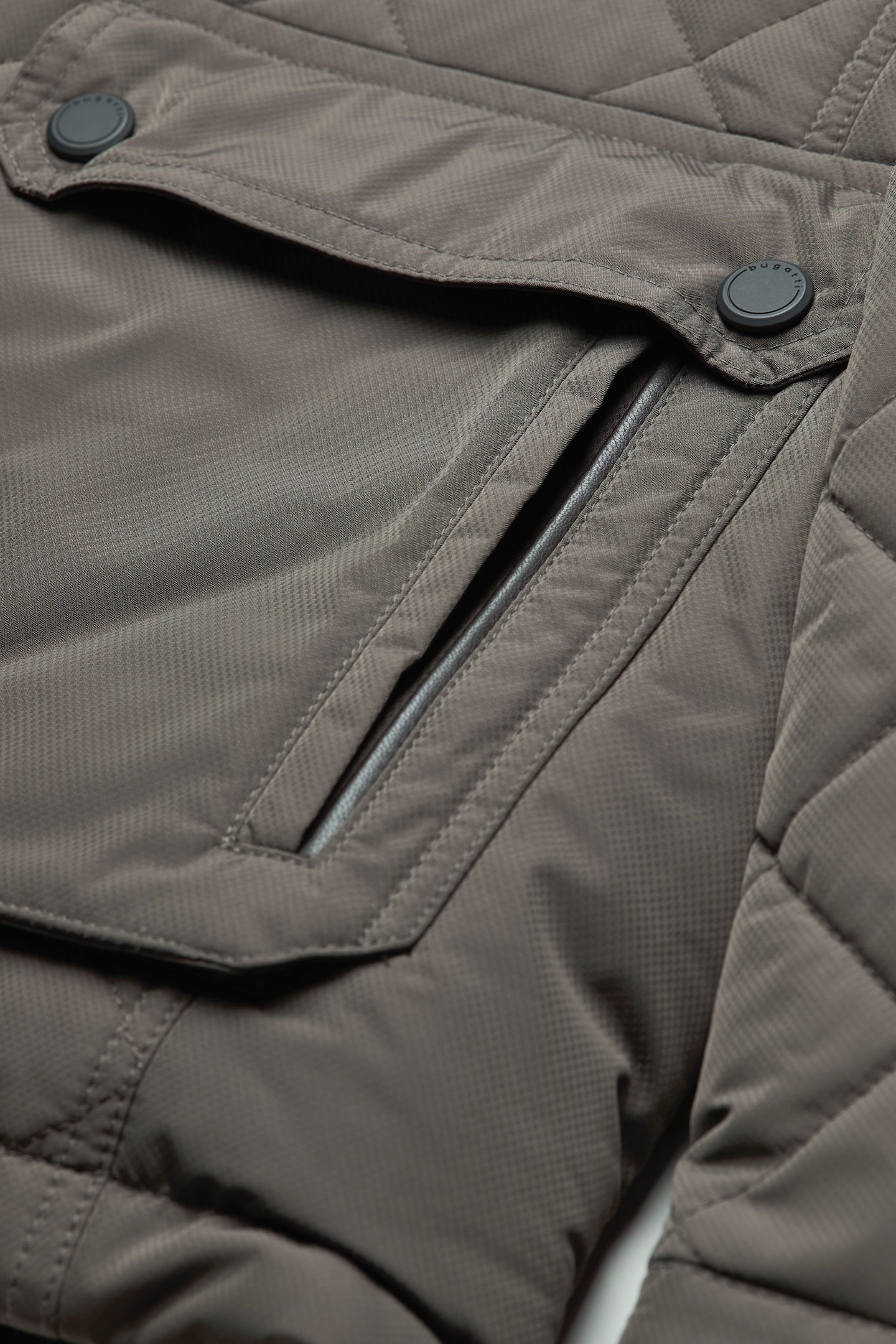 bugatti Kurzjacke »wasserabweisend« ohne Kapuze für das ganze Jahr geeignet