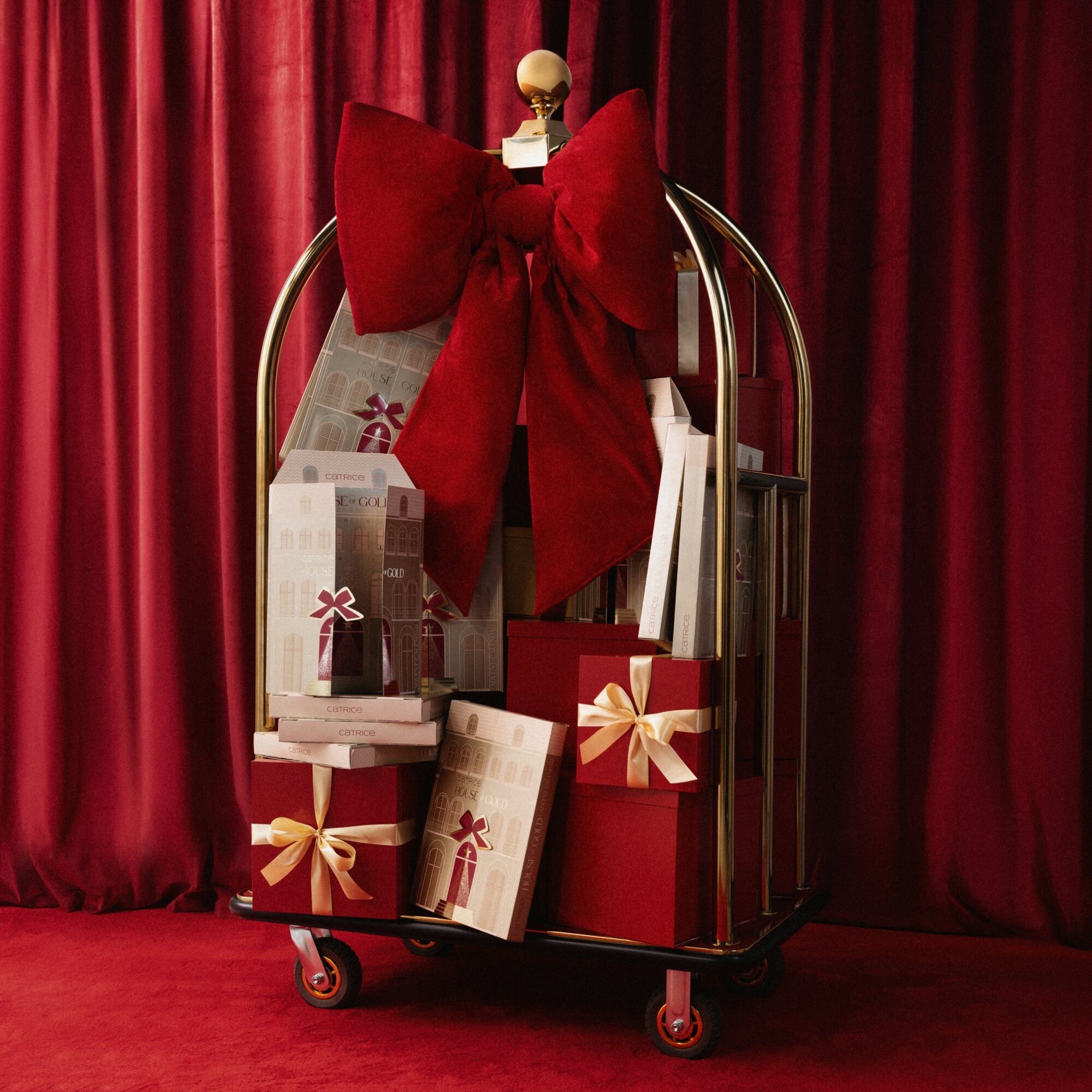 Catrice Adventskalender »HOUSE OF GOLD ADVENT CALENDAR« ab 14 Jahren