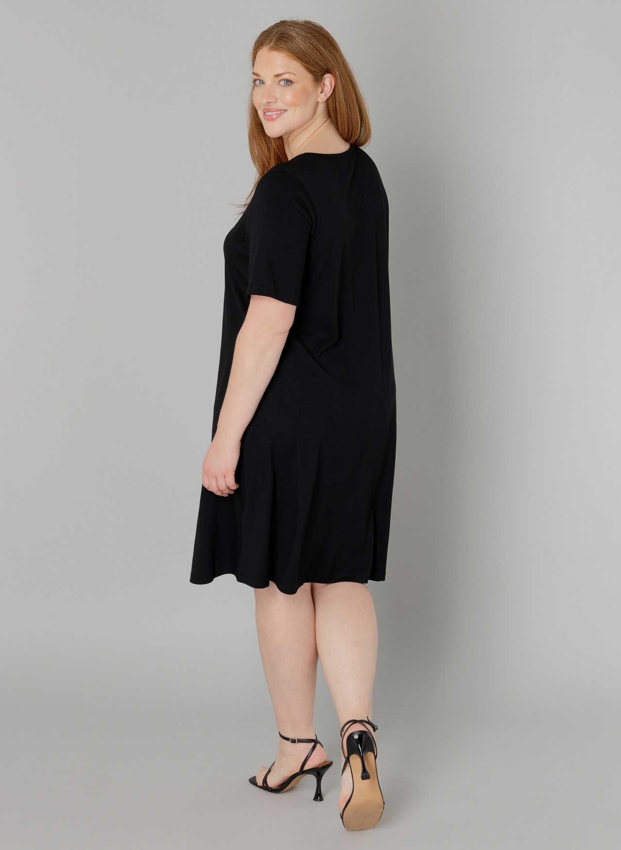 Base Level Curvy Shirtkleid »Abernathy«, In leicht ausgestellter Form