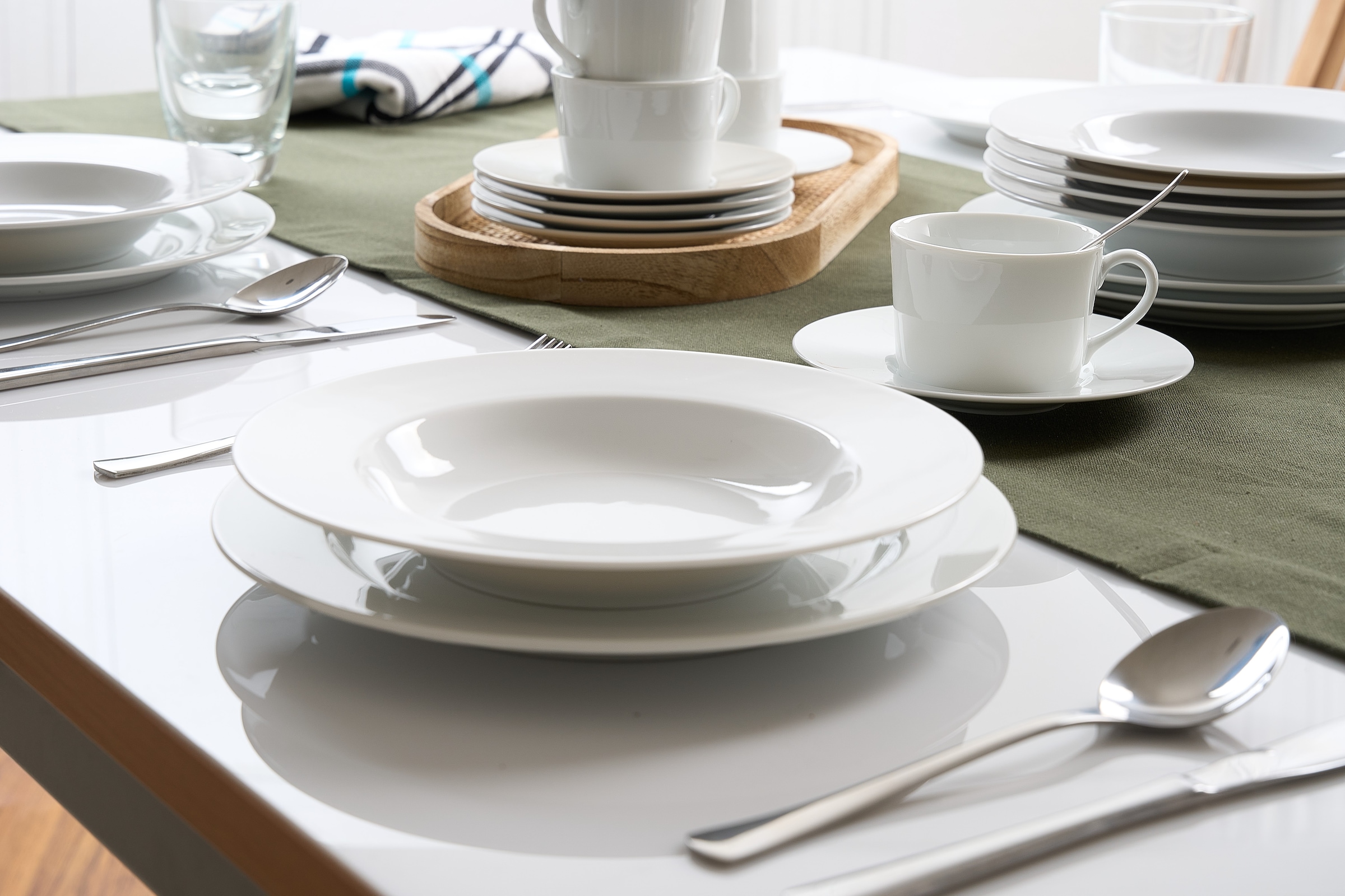 Retsch Arzberg Suppenteller »HEIKE WEISS, Teller 23 cm, Set 6-tlg für 6 Personen, rund, Porzellan« für den großen Hunger – 6 tiefe Teller in der größeren Ausführung