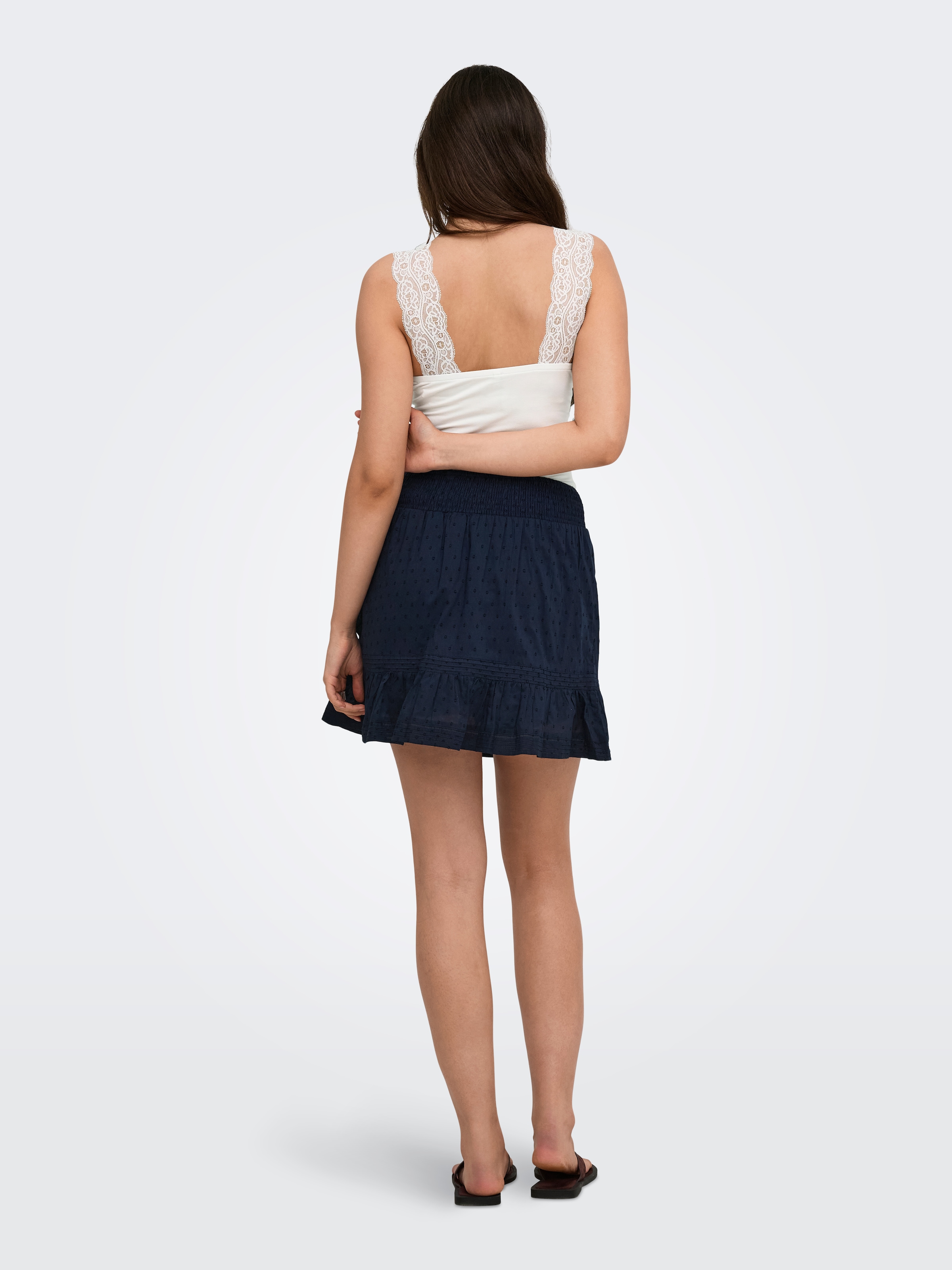 ONLY Spitzentop »ONLLUNI TANK TOP WITH LACE DETAIL CS JRS« Viskosemischung, regular fit