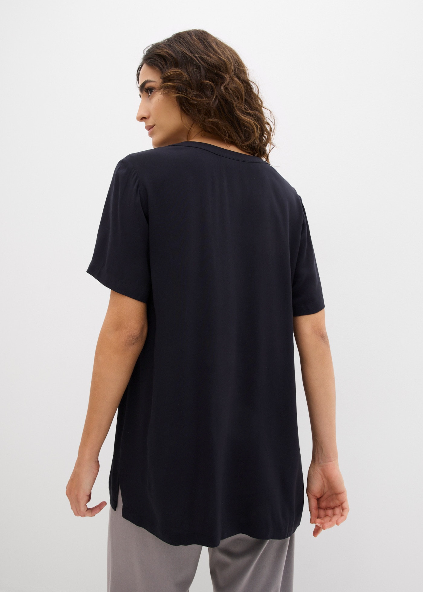 bonprix Longtunika gerader Schnitt, mit kurzem Arm, mit Henleykragen, aus Viskose