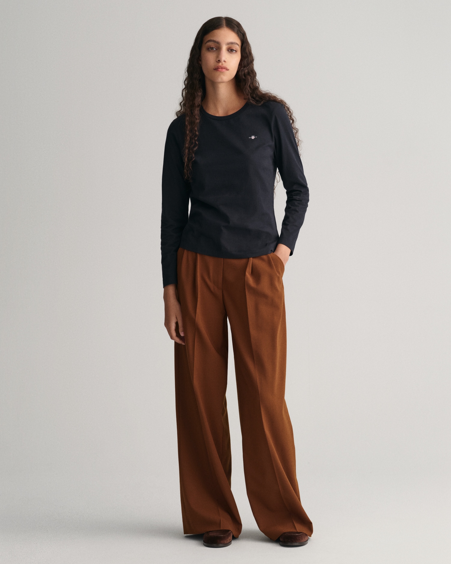 Gant Langarmshirt »REG SHIELD LS T-SHIRT« kleine Logostickerei auf der Brust