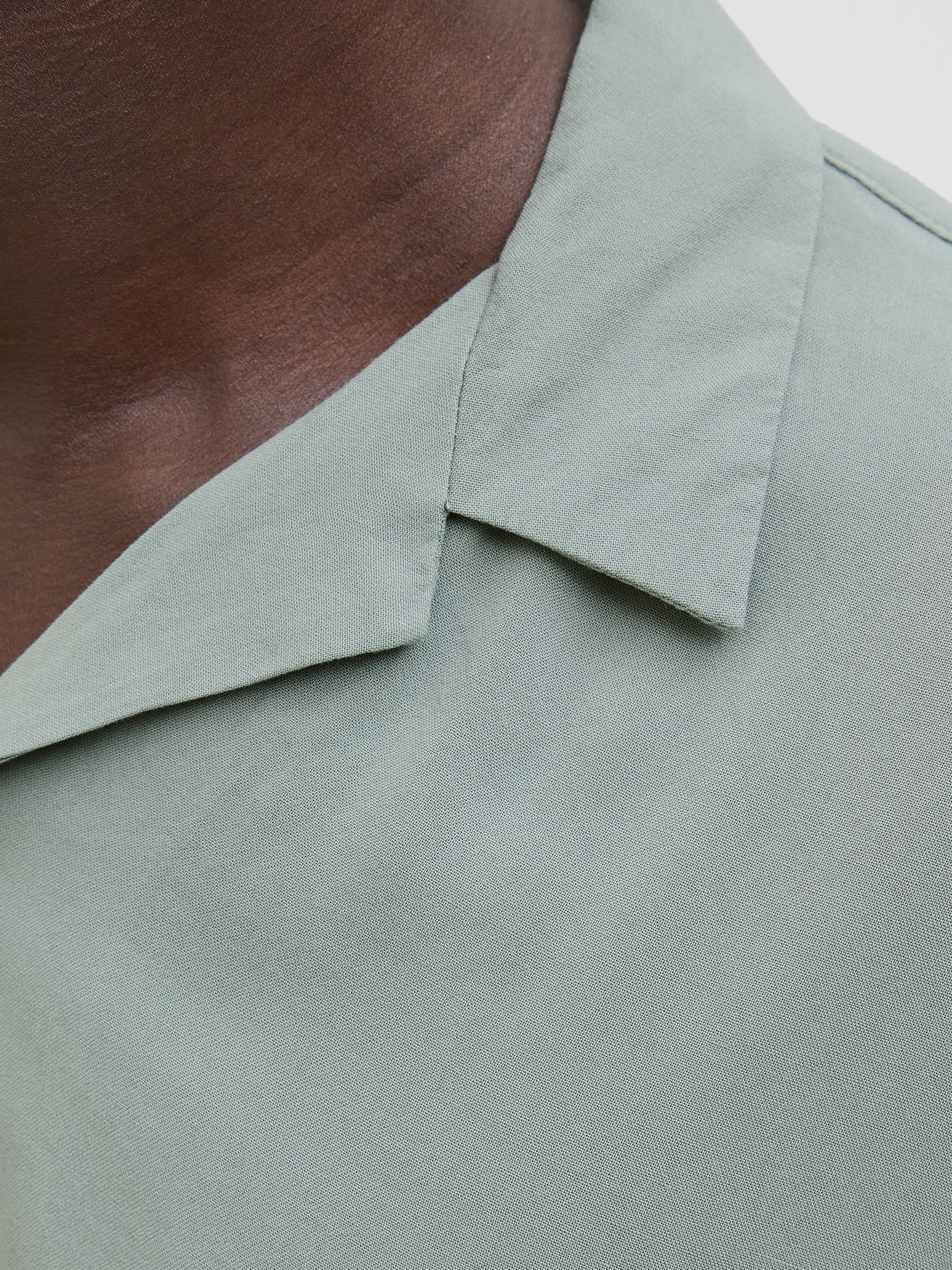 Jack & Jones Kurzarmhemd »JJEJEFF SOLID RESORT SHIRT S/S SN«, mit Resort Kragen