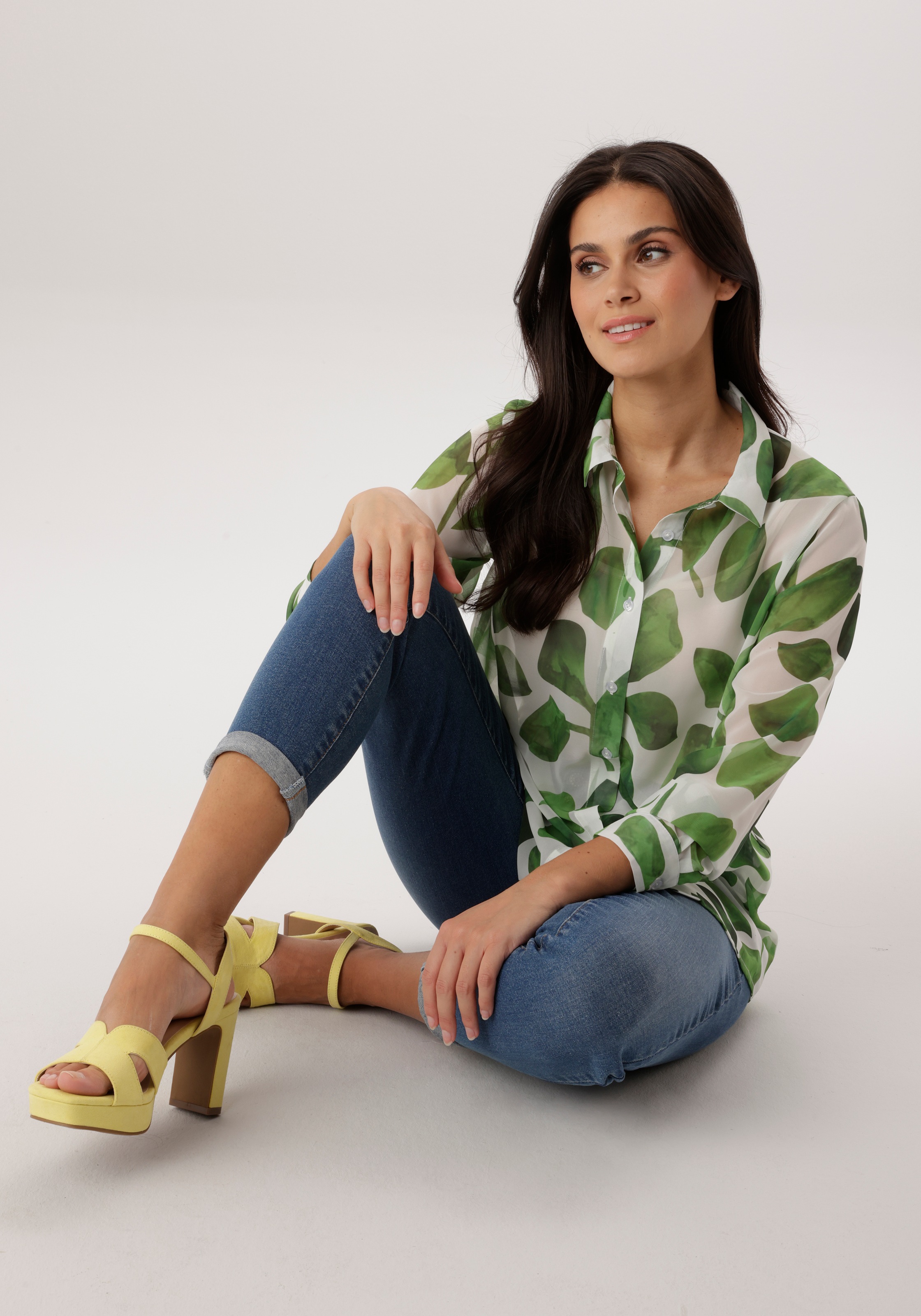 Aniston SELECTED Straight-Jeans sichtbare Knopfleiste und Used-Waschung - NEUE KOLLEKTION