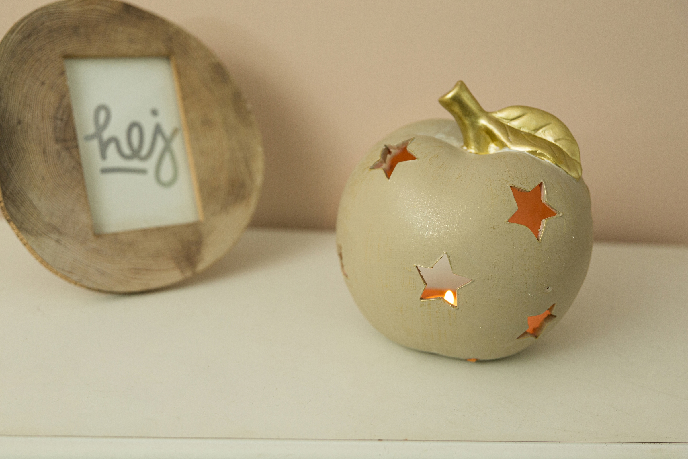 Myflair Möbel & Accessoires Teelichthalter »Weihnachtsdeko«, (1 St.), in  Apfelform, mit Sternausschnitten, aus Keramik bequem bestellen