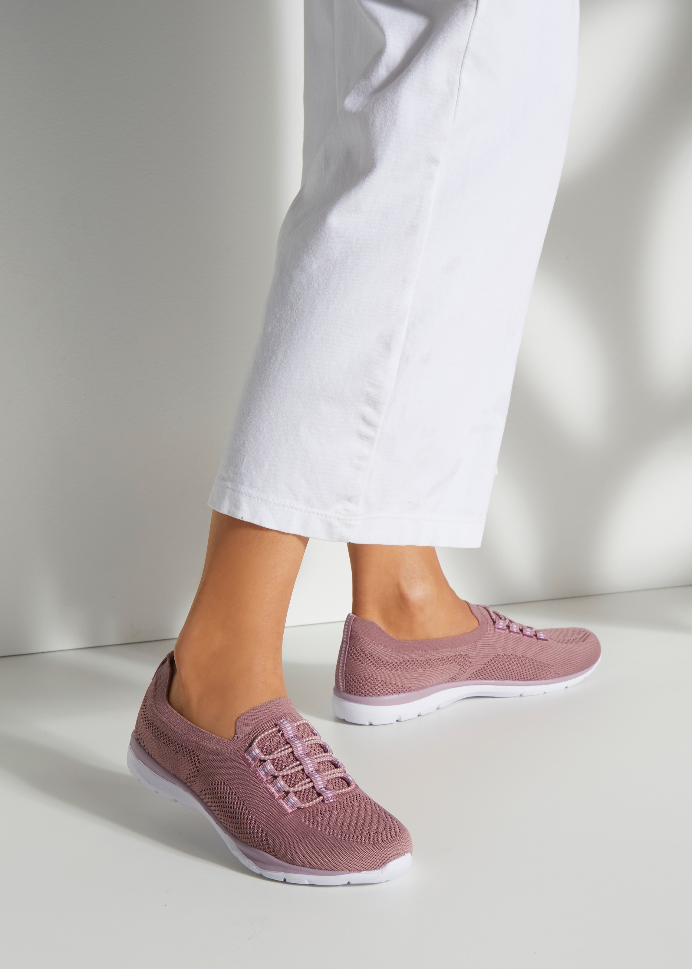 LASCANA Sneaker »Slipper, Halbschuh, leichtes Meshmaterial«, zum Reinschlüpfen mit elastischen Schnürbändern VEGAN