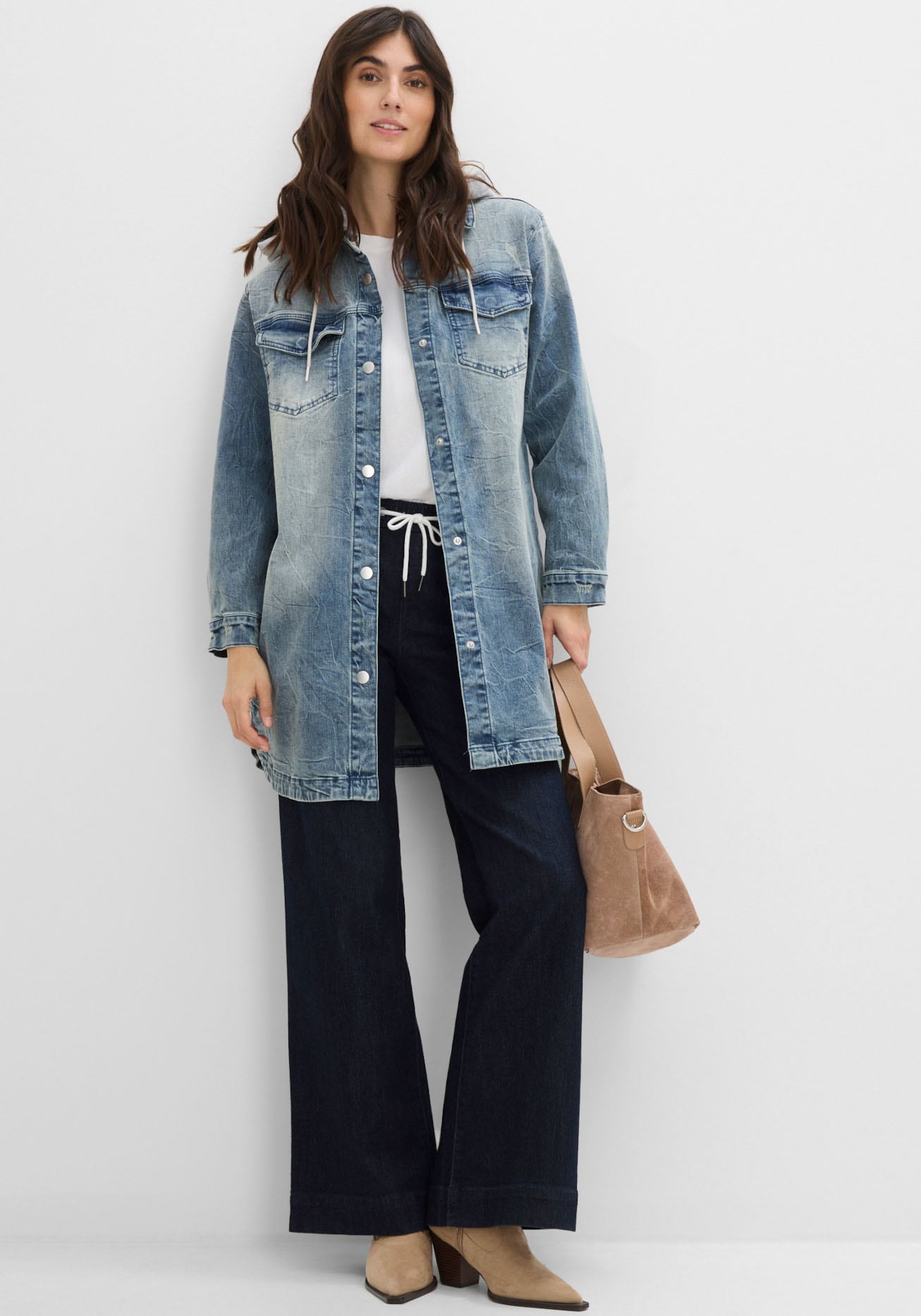 bonprix Jeansjacke mit Kapuze lange, bequeme Passform, mit Eingriffs- und Brusttaschen
