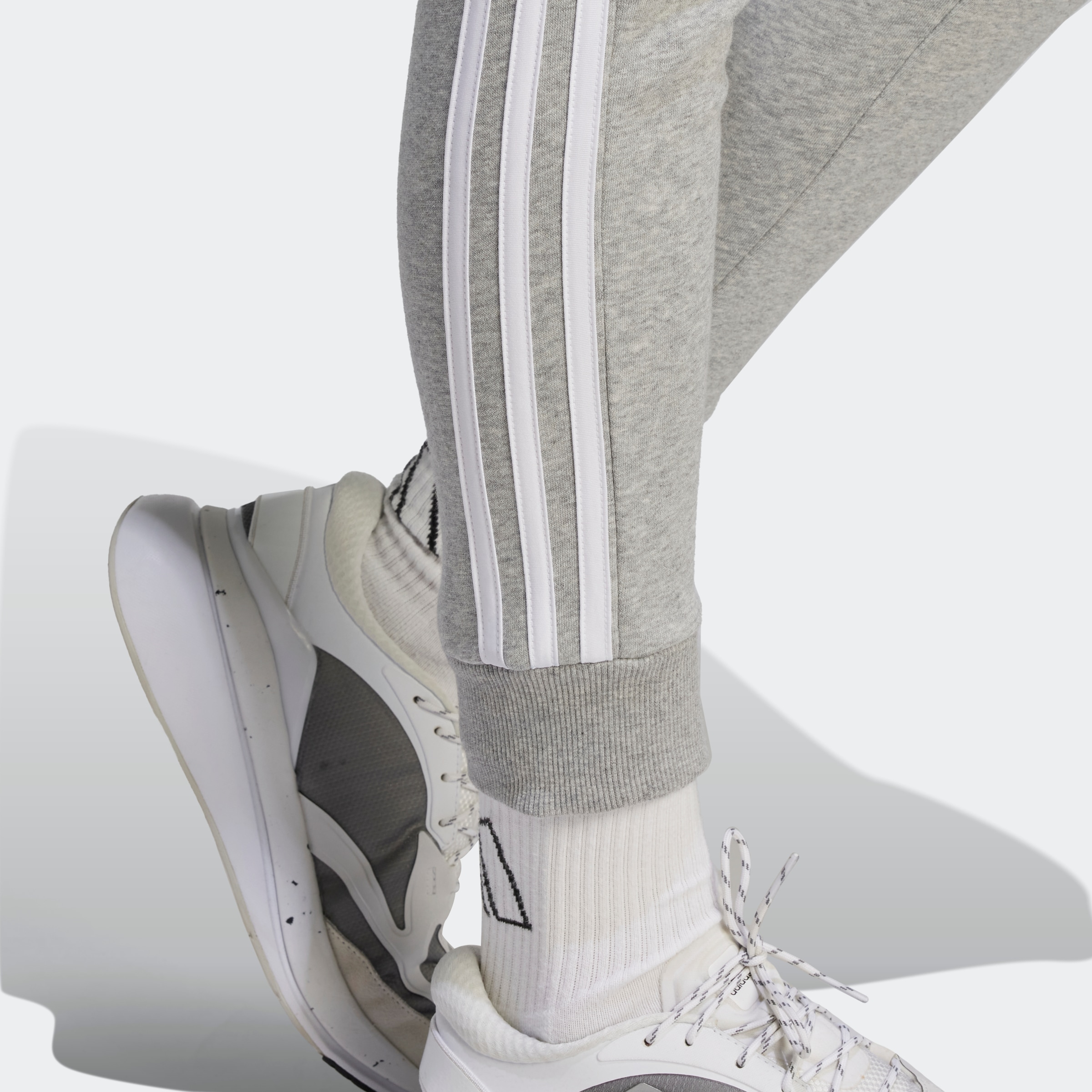 adidas Sportswear Sporthose »ESSENTIALS 3STREIFEN«, (1 tlg.)