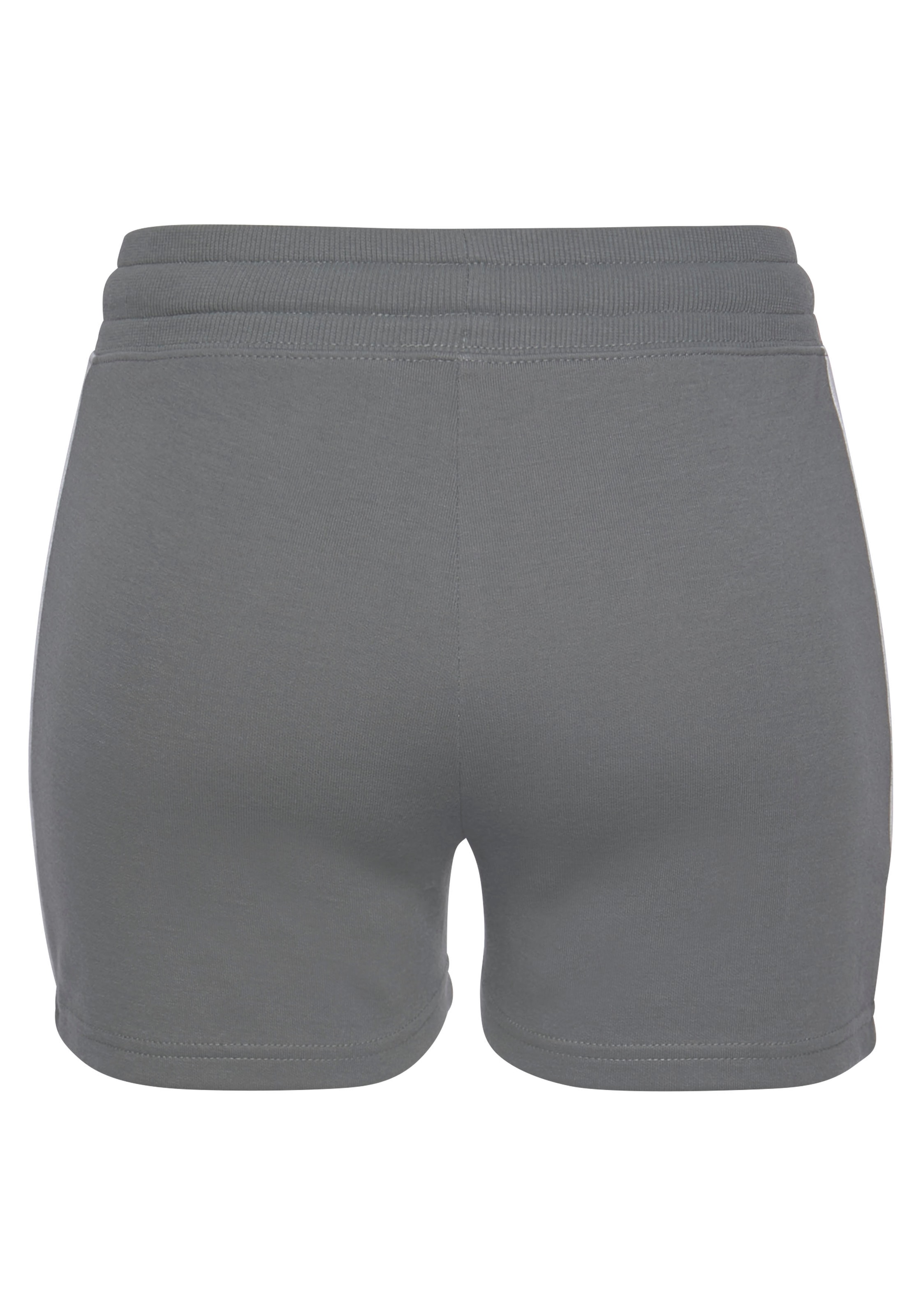 Bench. Loungewear Relaxshorts »-Kurze Hose«, mit Seitenstreifen, Loungeanzug