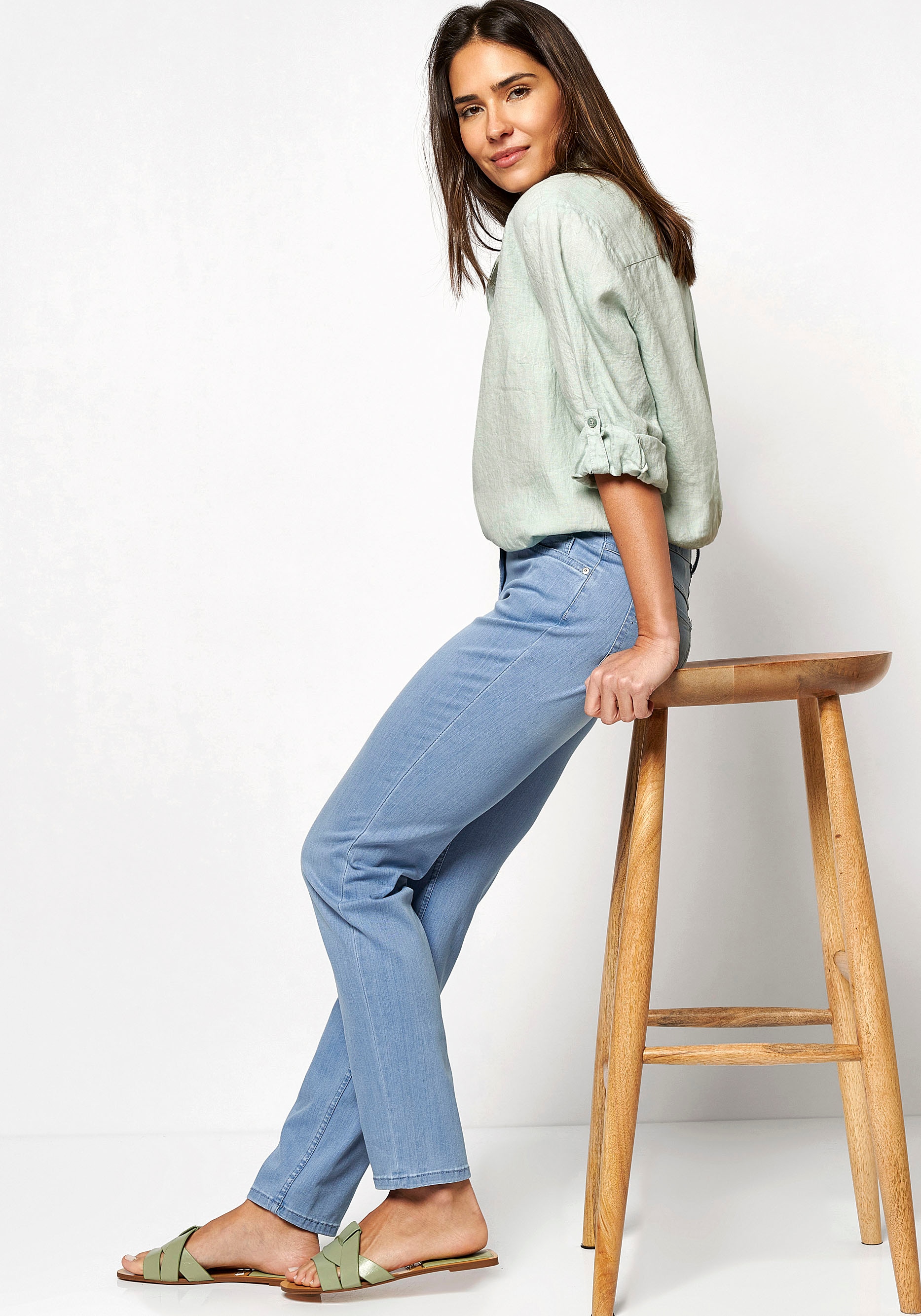 TONI Straight-Jeans »Perfect Shape Straight«, mit Gesäßtaschen mit aufwendiger Verzierung