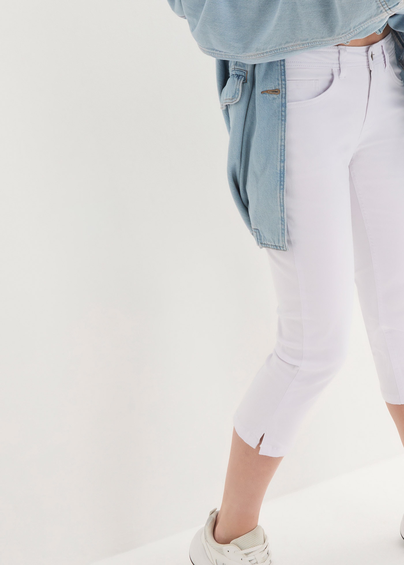 bonprix Caprijeans »Slim Fit Jeans Mid Waist, cropped« 3/4-Capri-Look, Five-Pocket Style, Regular Fit, schmale Beinform