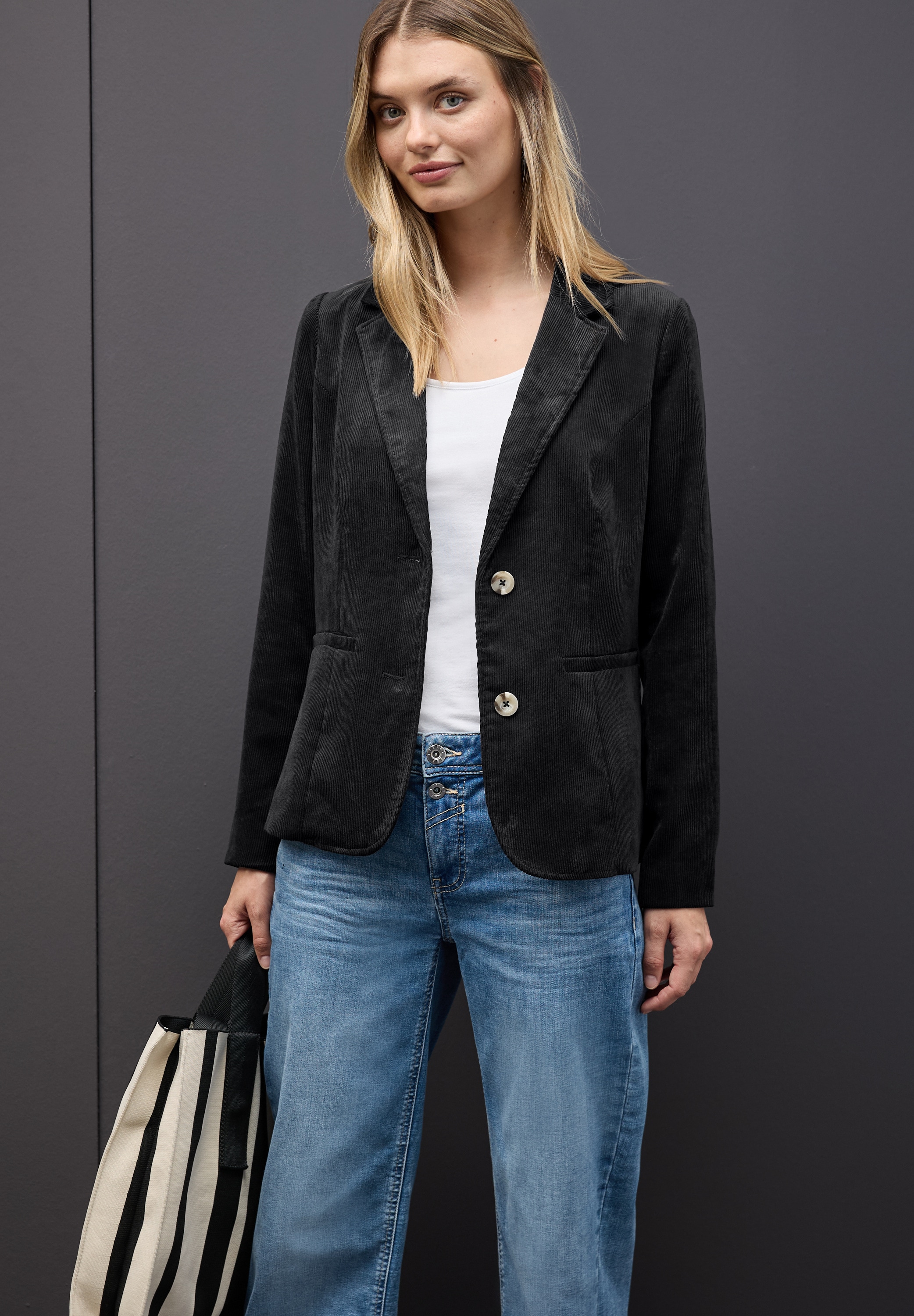 STREET ONE Kurzblazer, mit Reverskragen und aus Cord