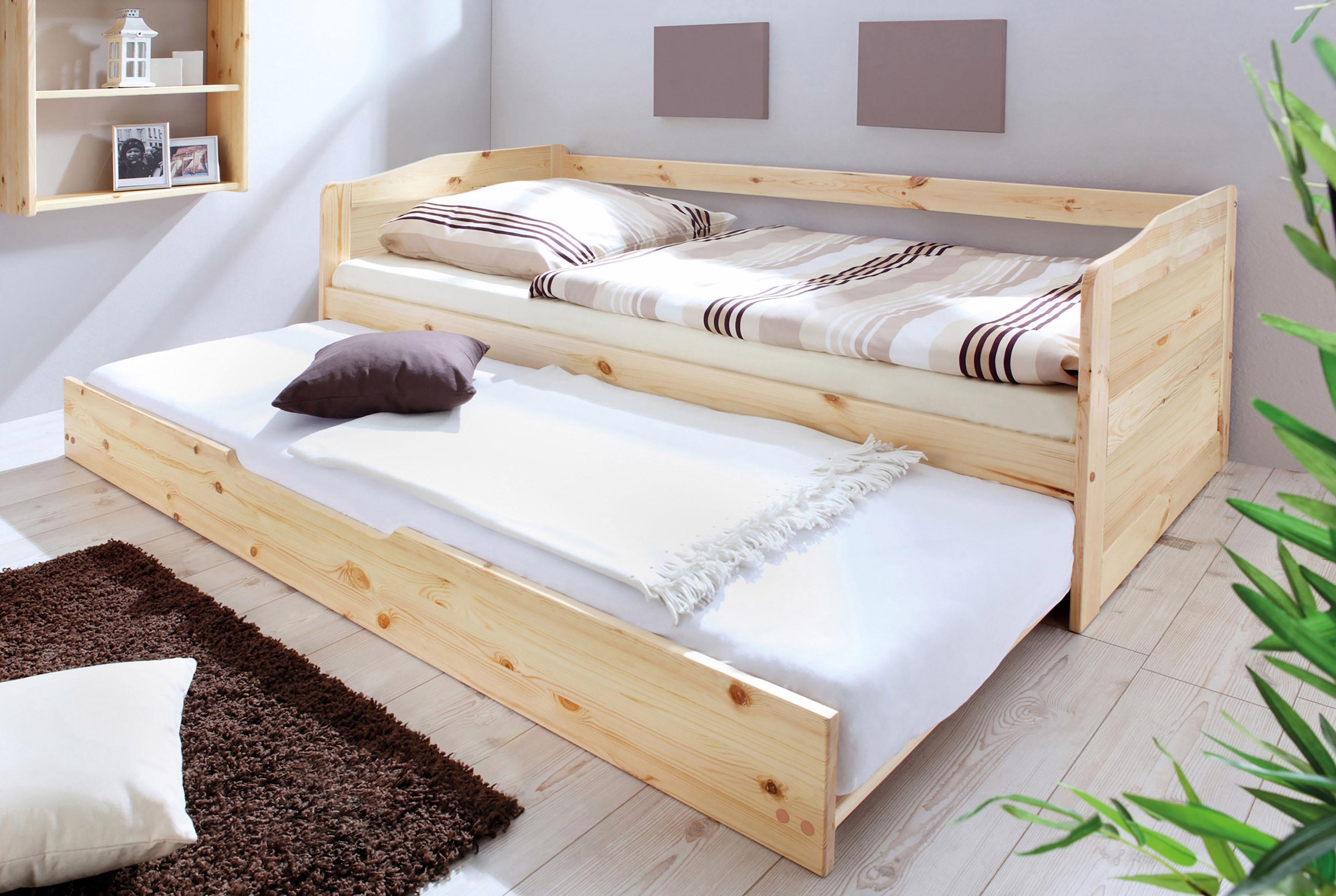 Bett mit Bettkasten aus Holz