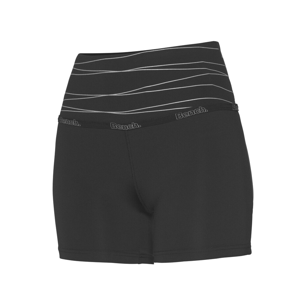 Bench. Funktionsshorts, mit reflektierenden Details und Logo-Tape